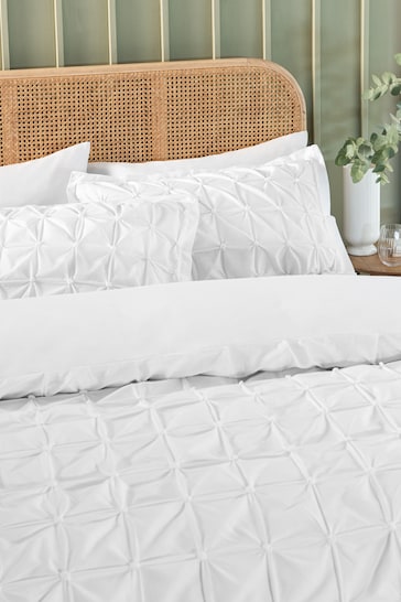 White Textured Pleats Duvet Cover And Pillowcase Set