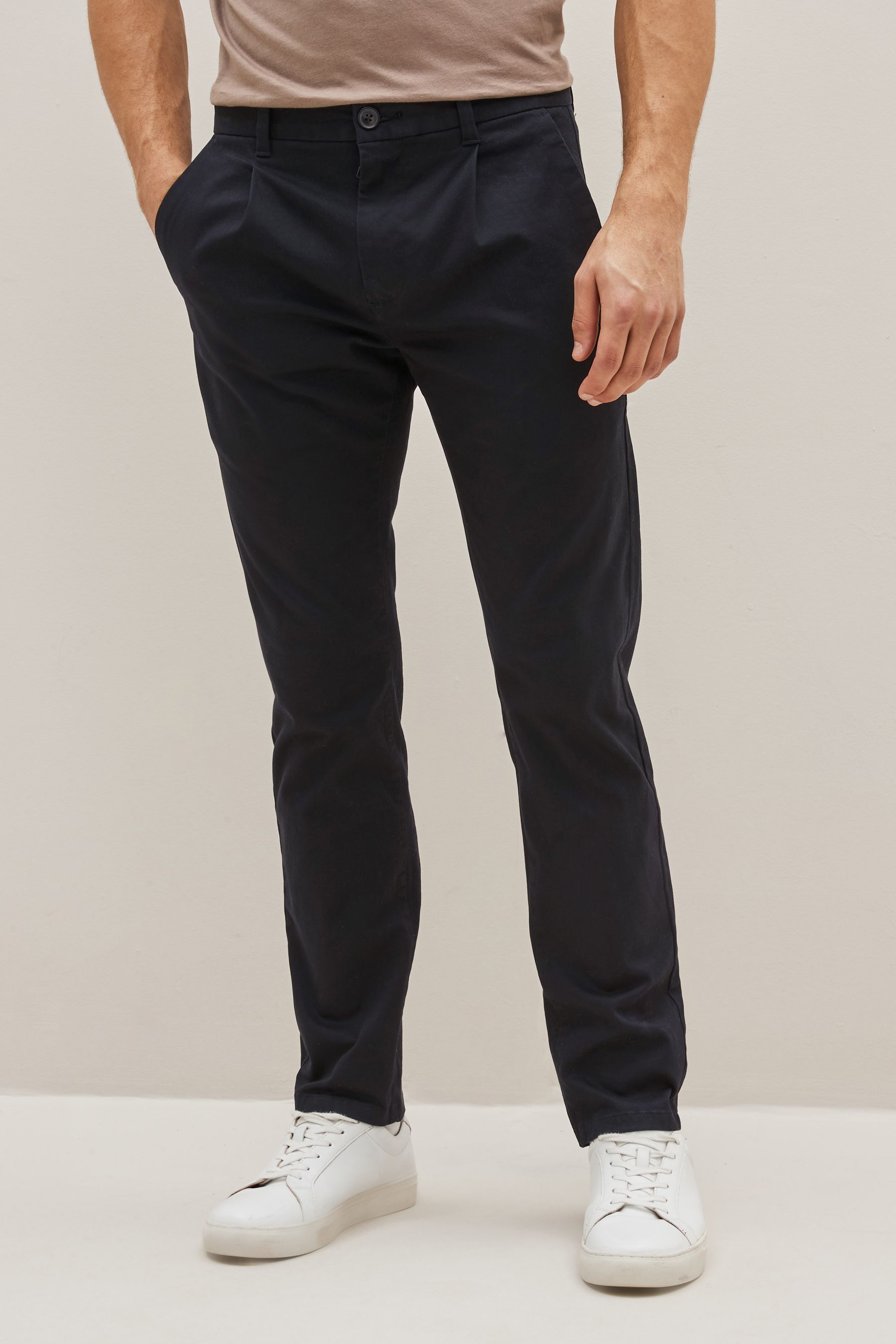 Navy sales chinos next