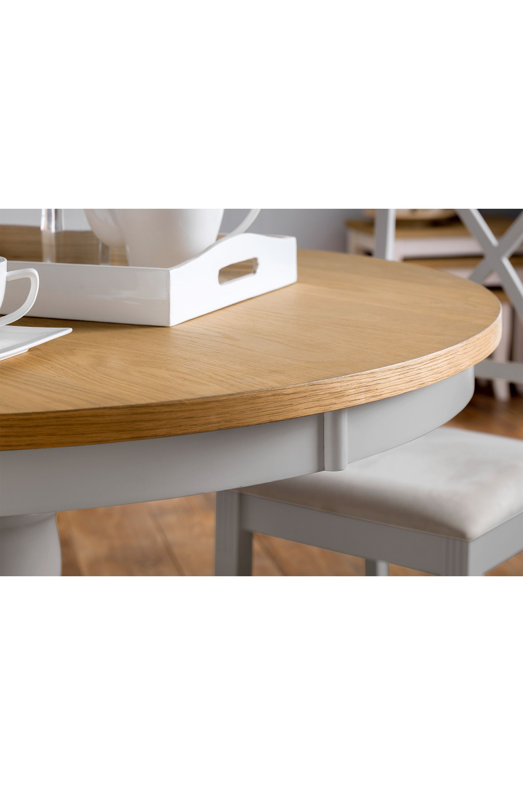 Davenport round outdoor online dining table