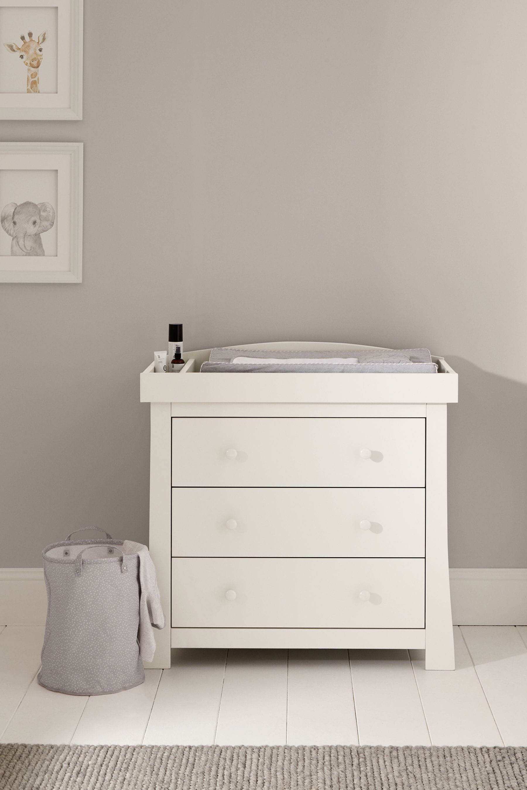 Mamas and papas changing unit 2025 with drawers