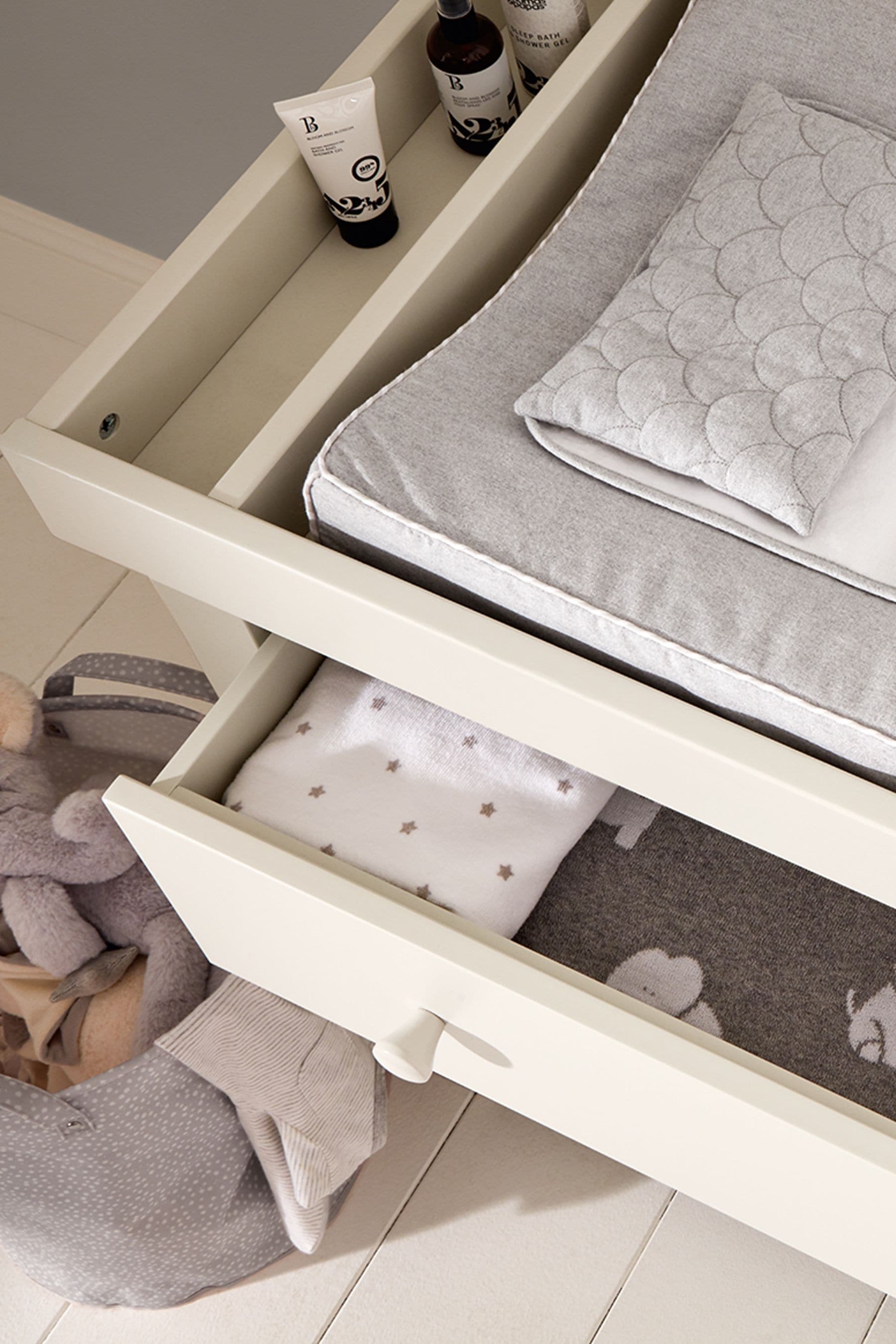 Mamas and papas hot sale mia changing table