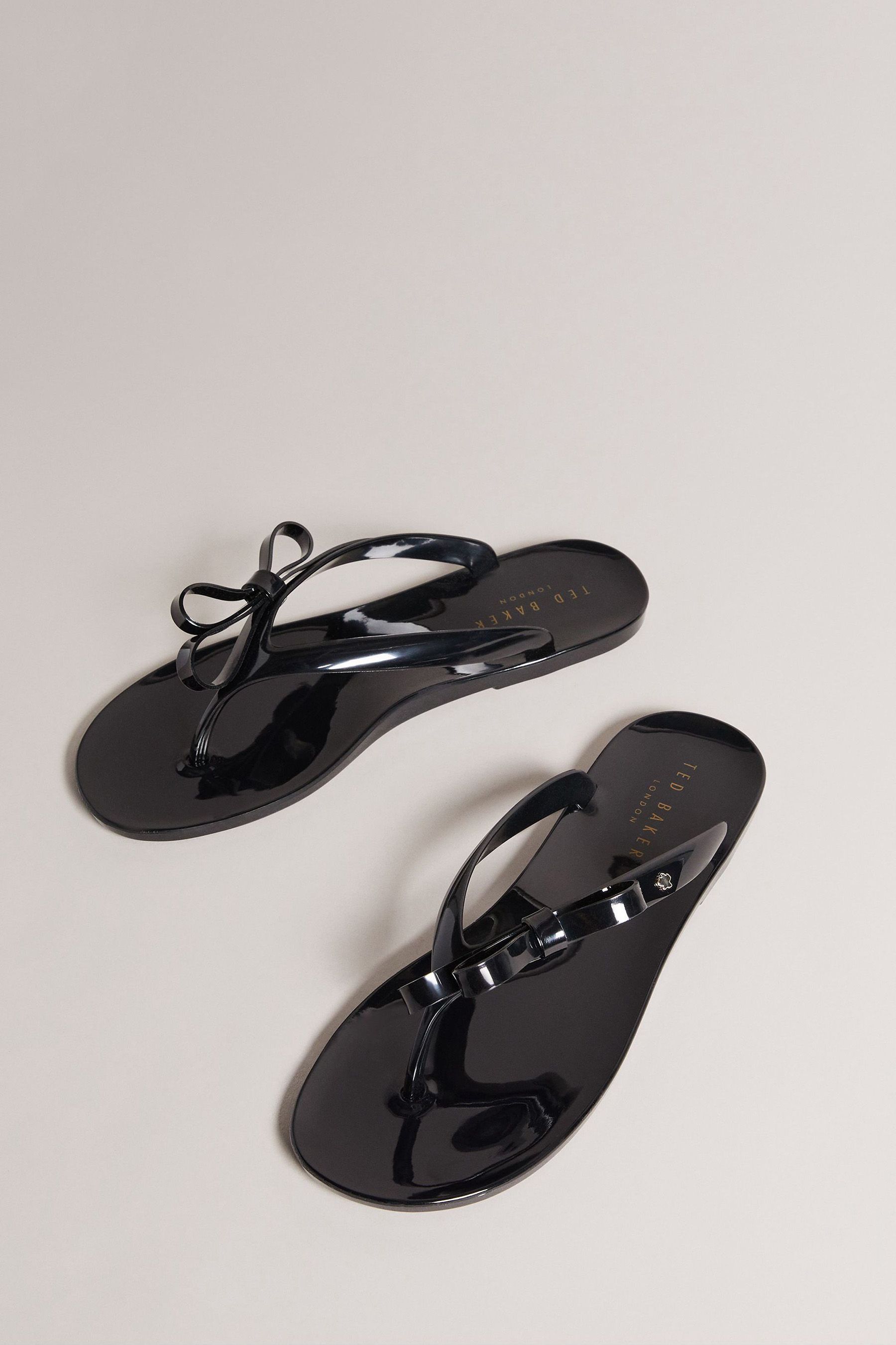 Ted baker sale flip flops black