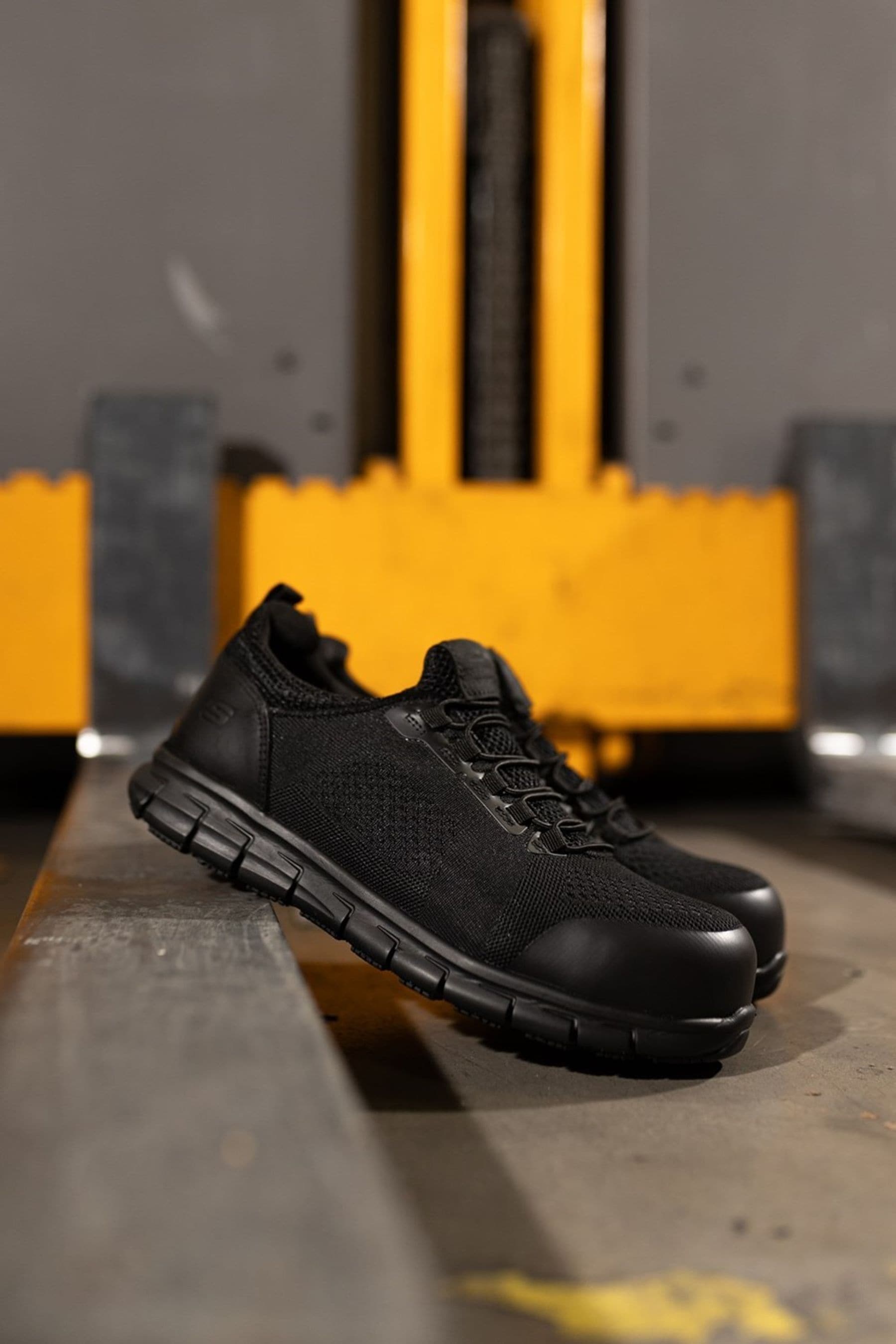 Skechers synergy store a lister