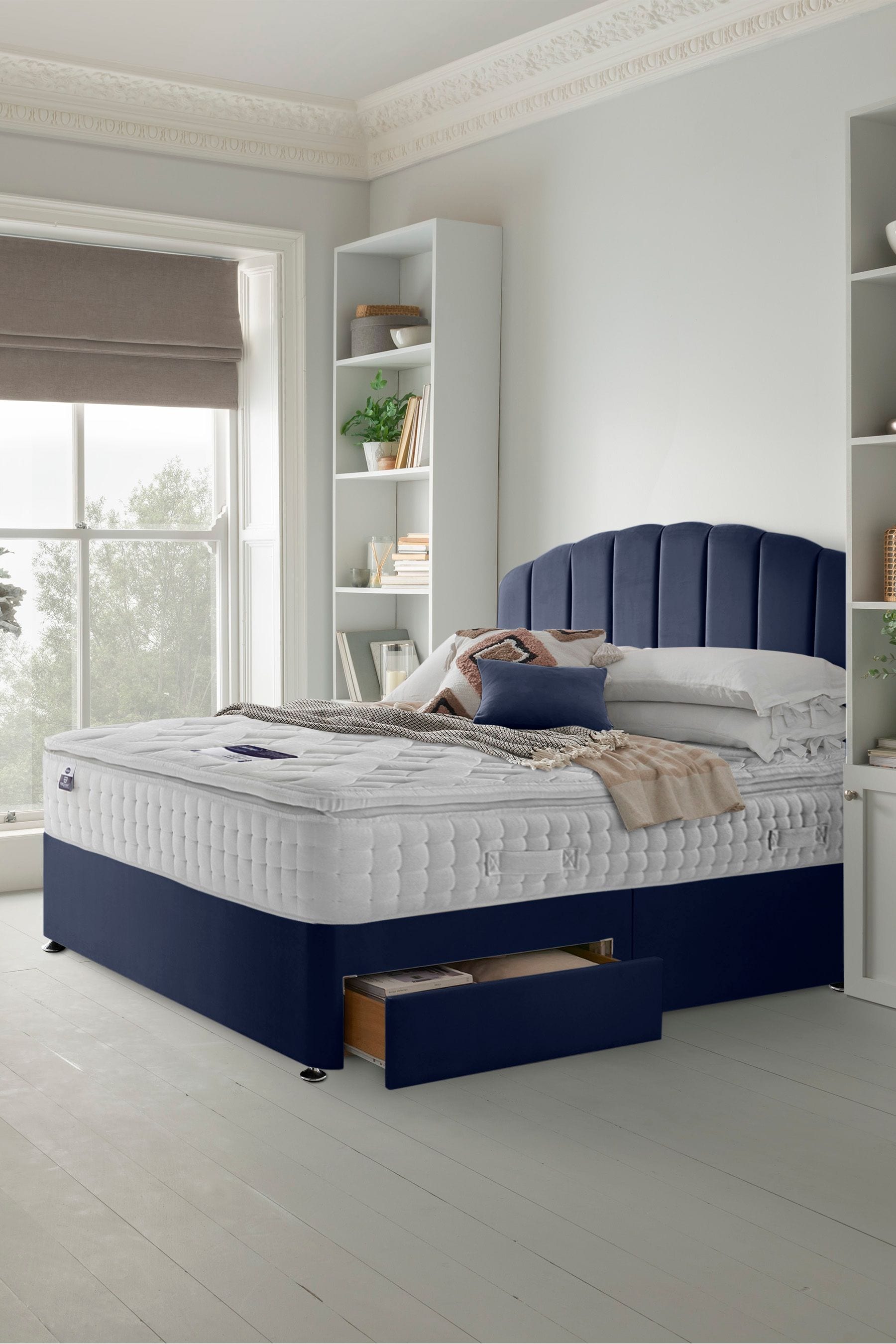 Blue velvet 2025 divan bed