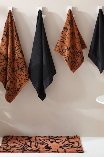 furn. Pecan Brown Everybody Abstract Cotton Towel