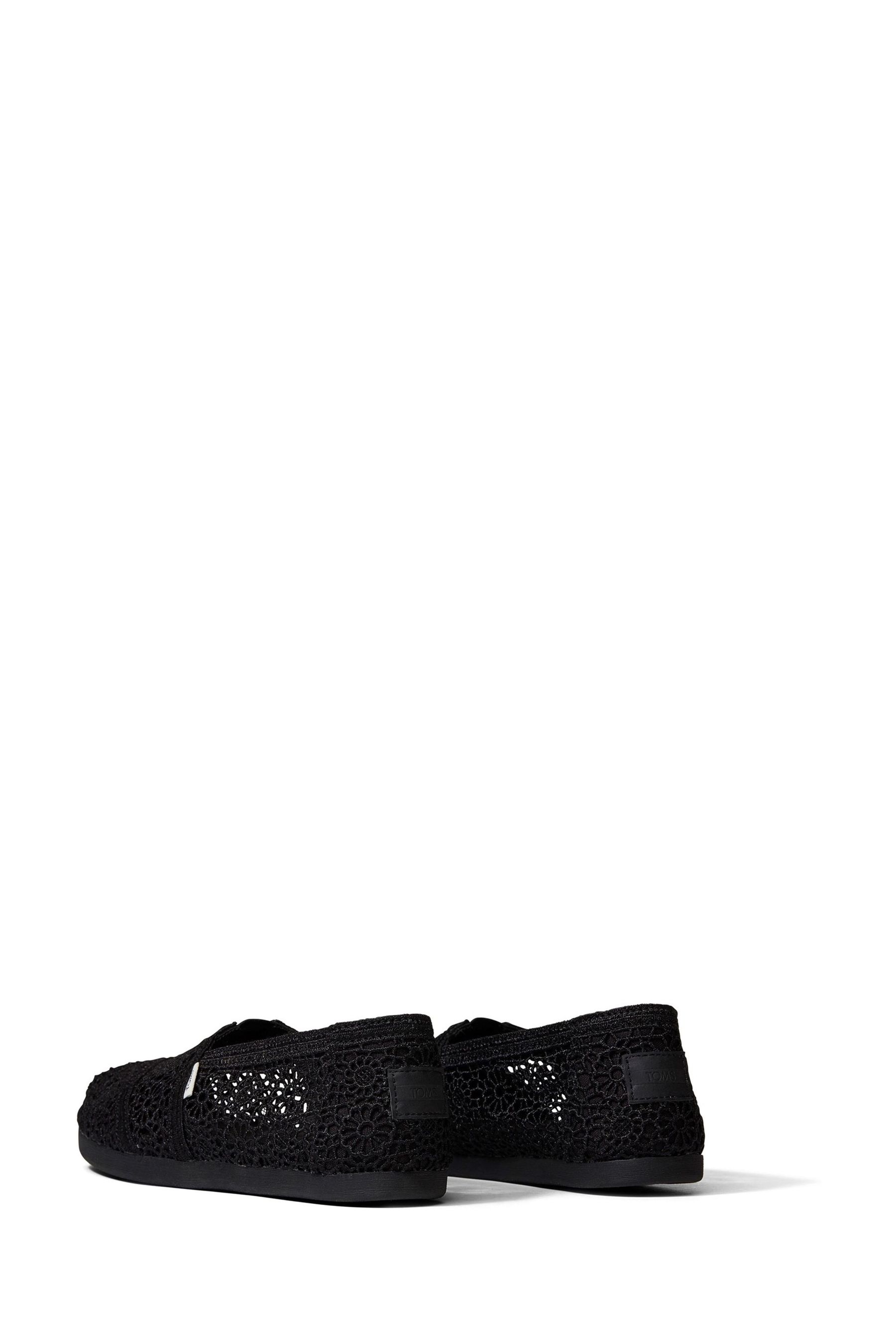 Crochet toms 2025