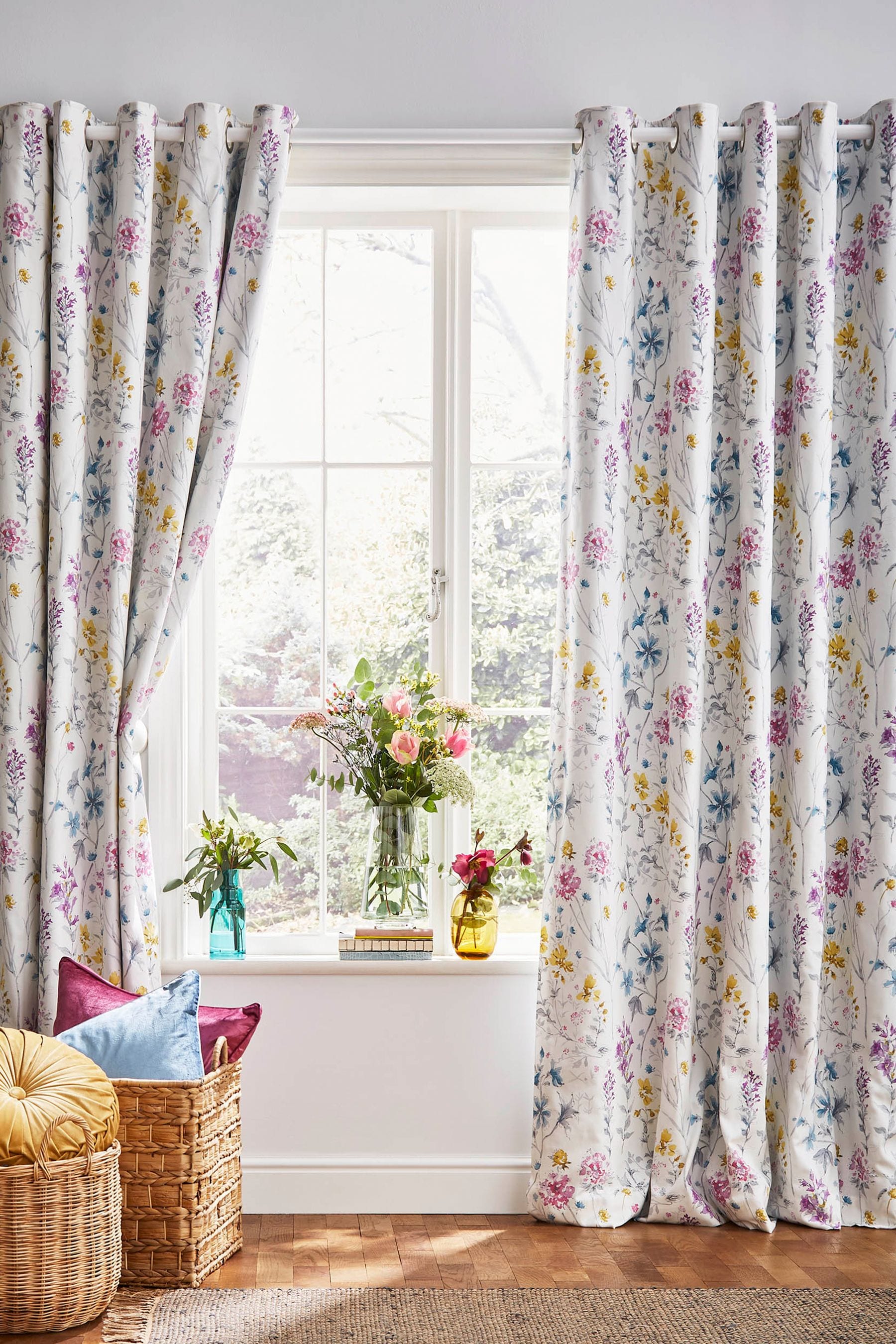 Laura Ashley Multi Wild Meadow Blackout Blackout Thermal Lined Eyelet Curtains