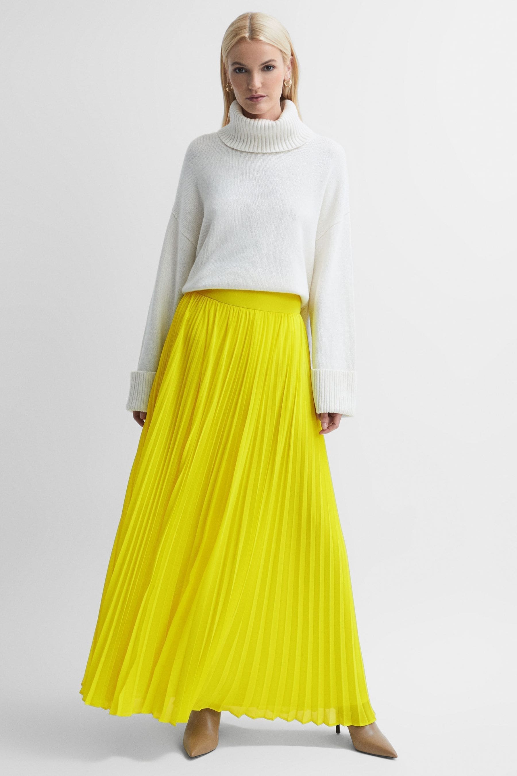 Long pleated skirt yellow clearance