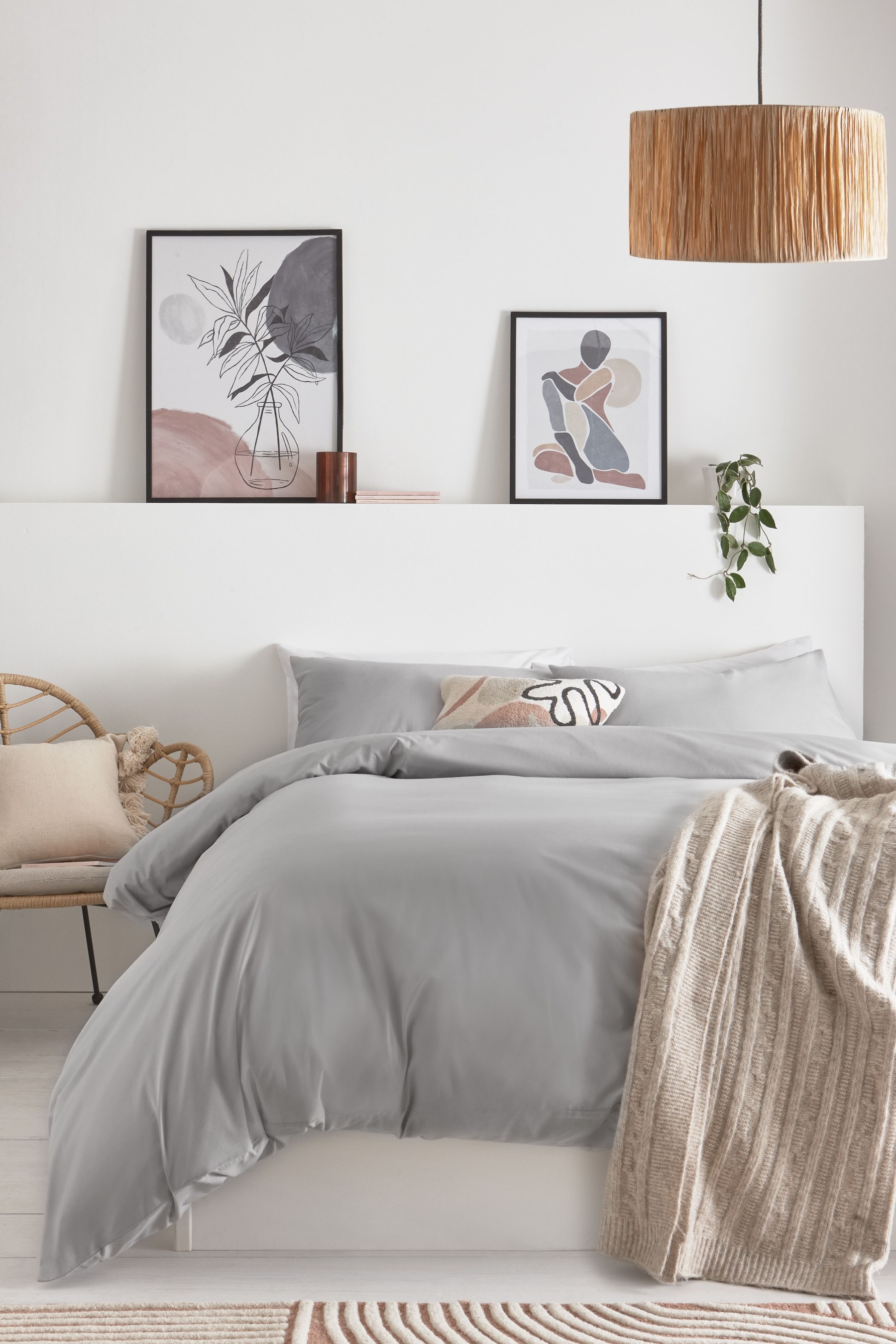 Duvet cover and pillowcase set top