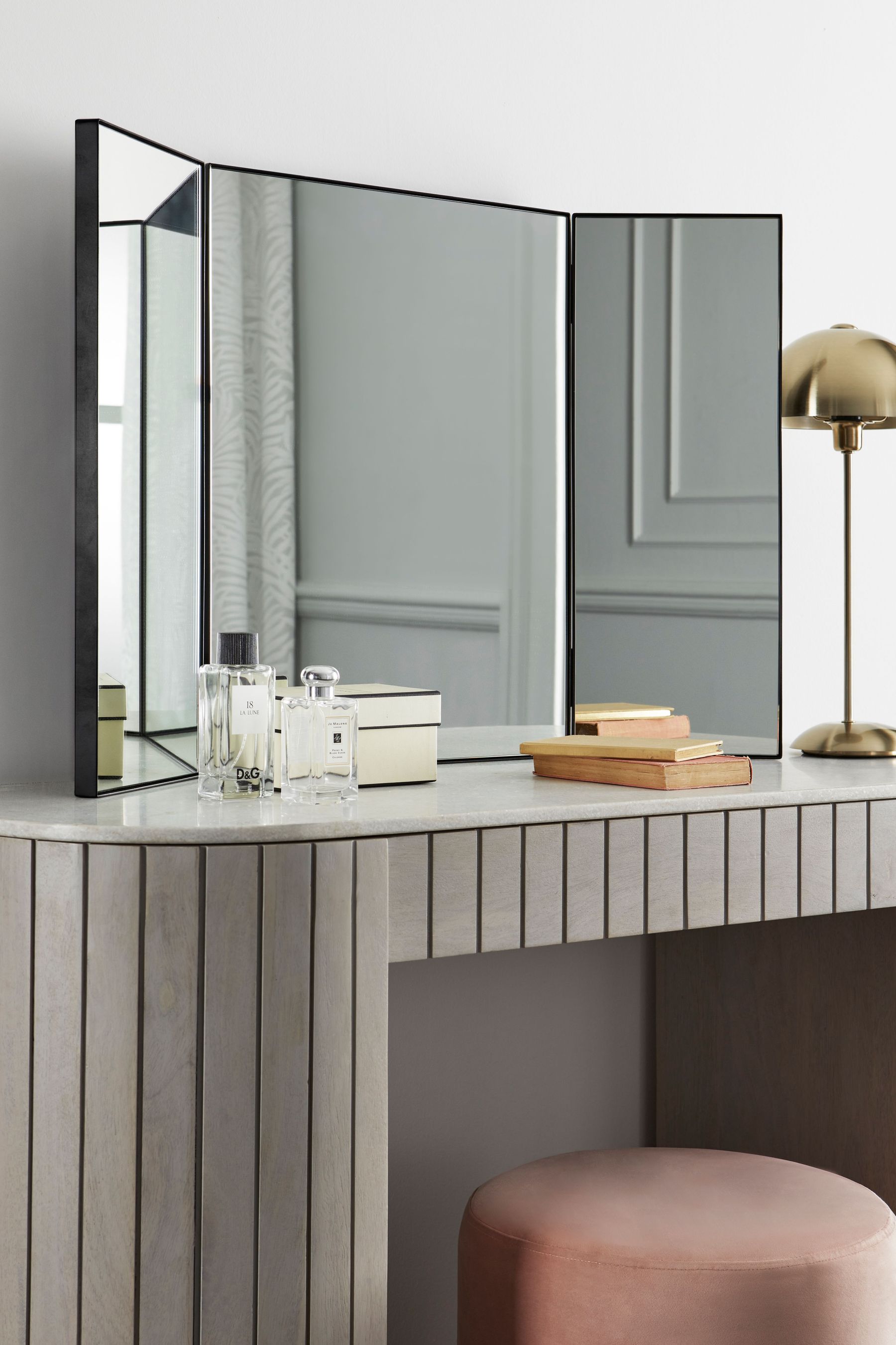 Table clearance mirror black