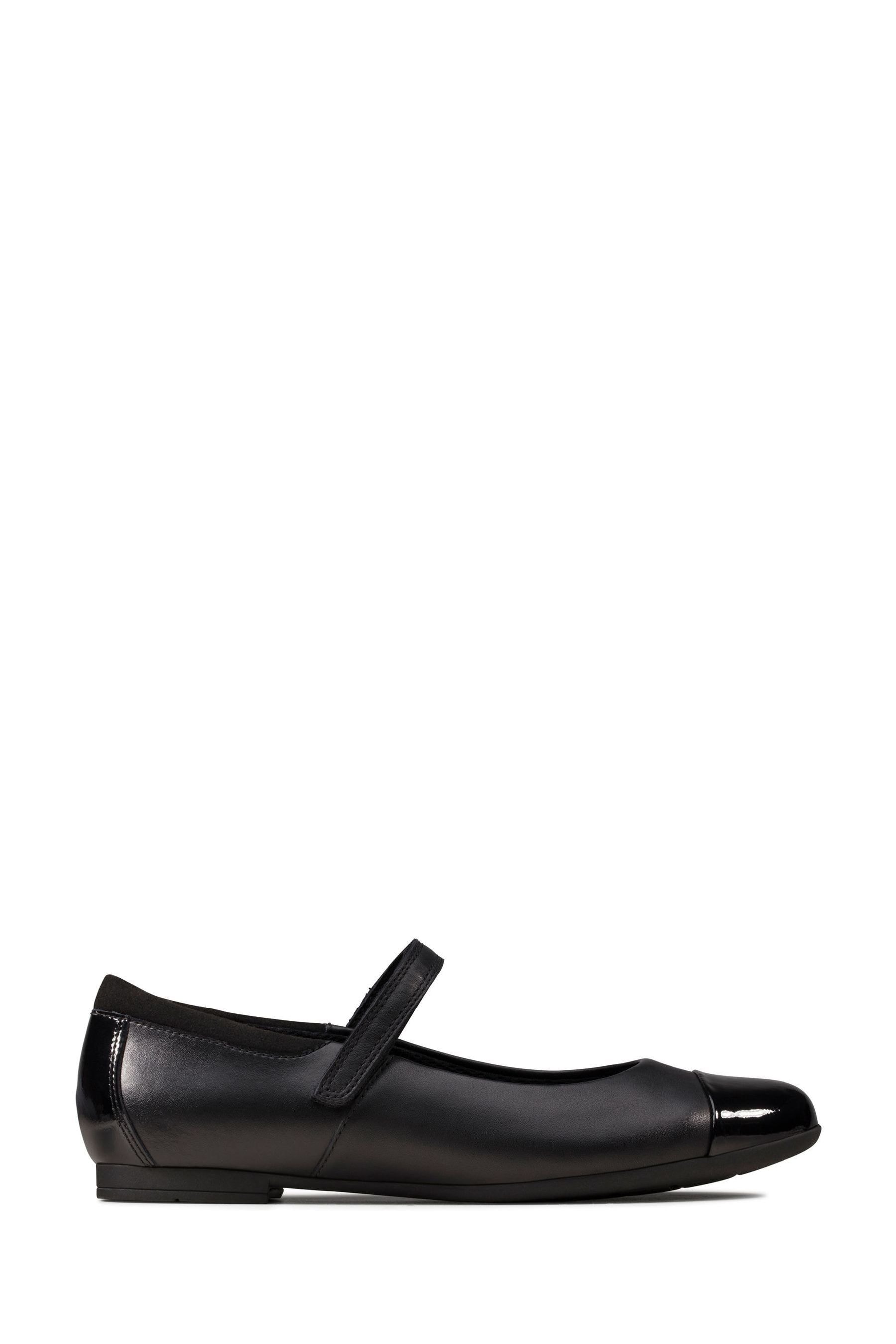 Clarks narrow fit sales