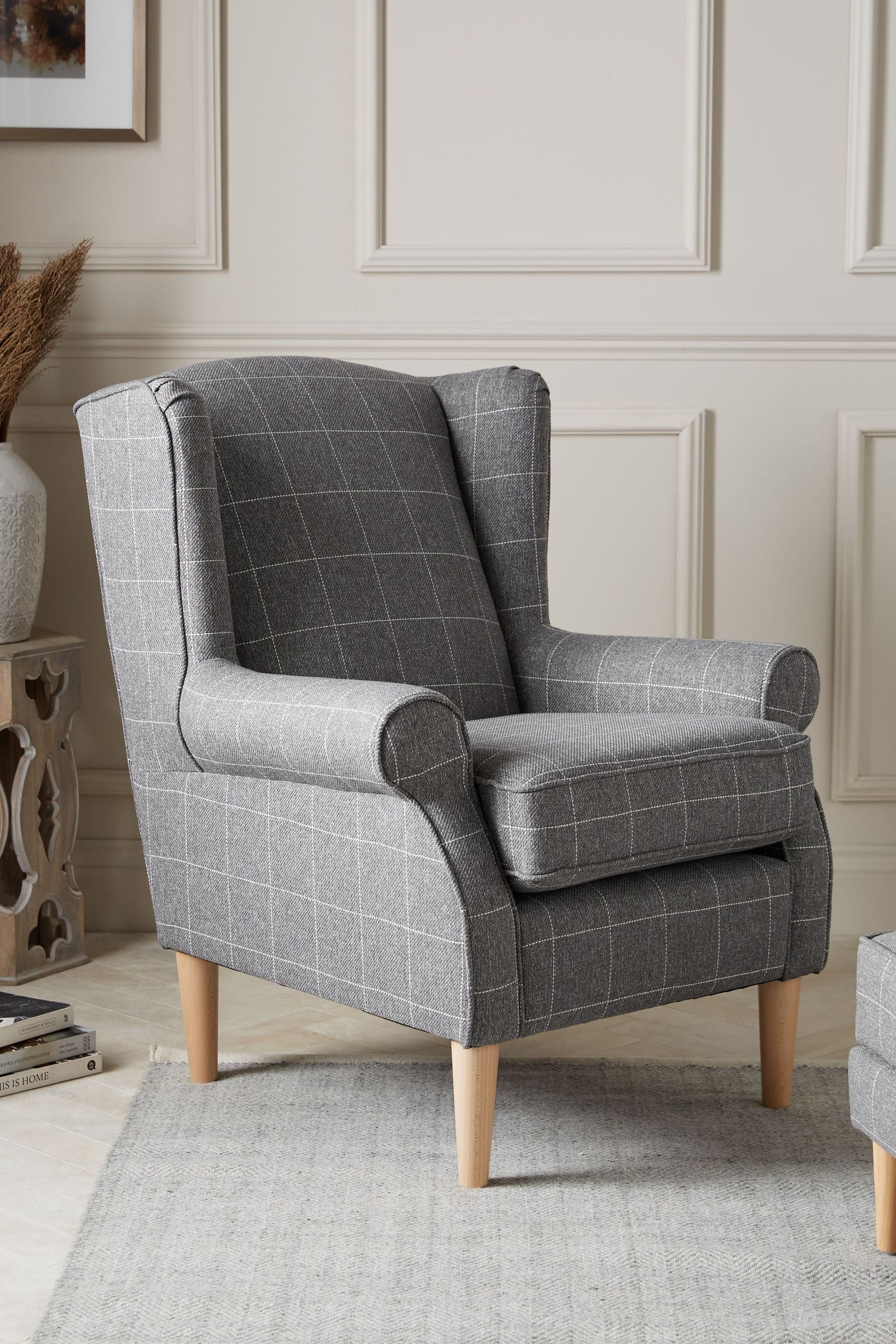 Slim high back outlet armchair