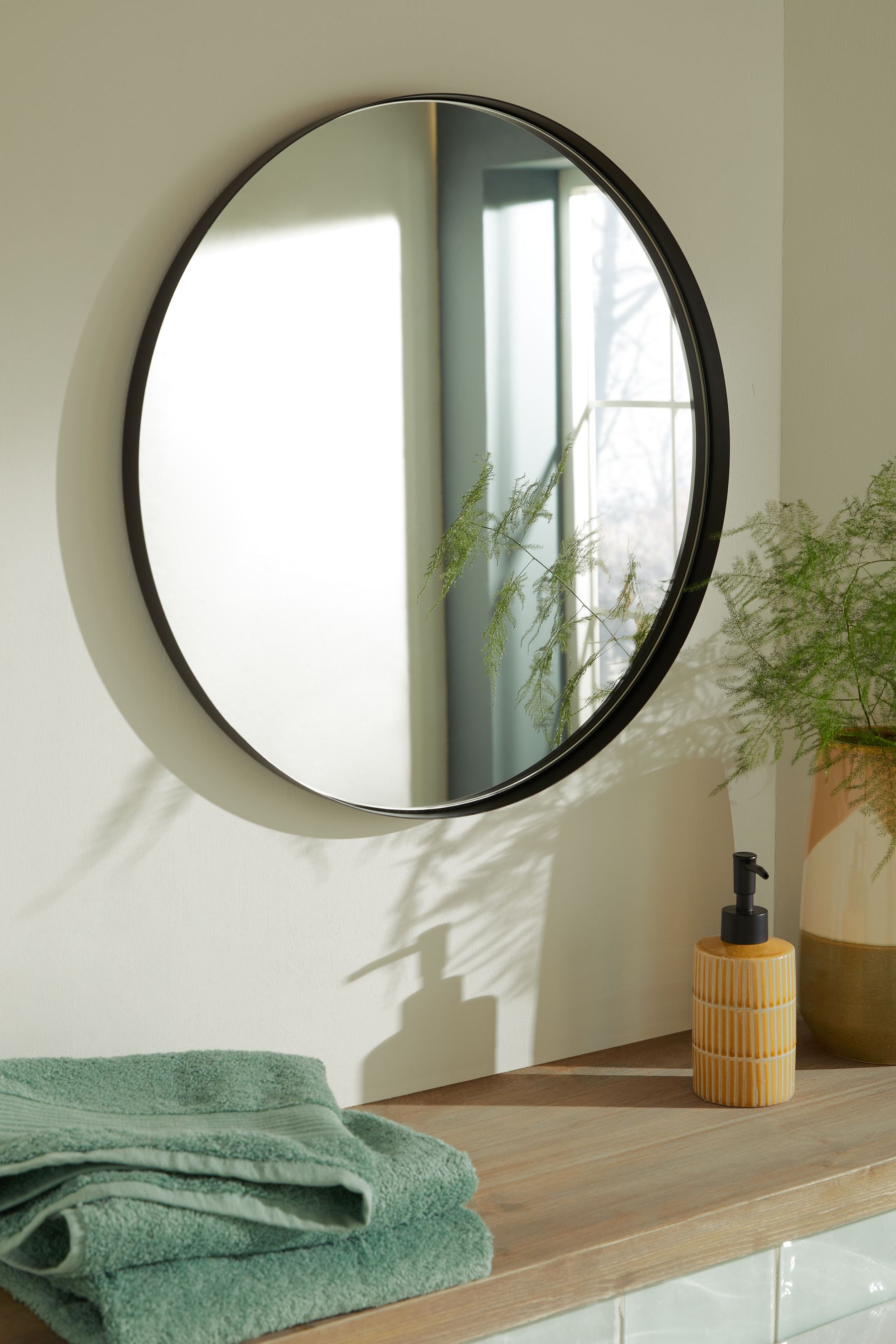 Round black bathroom mirror deals