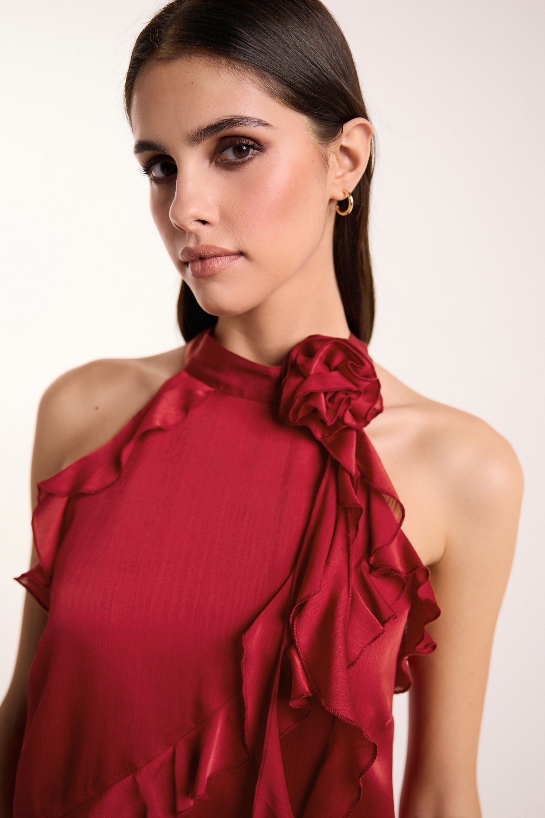 קנה Red Corsage Neck Ruffle Front Detail Sleeveless Blouse מנקסט ישראל