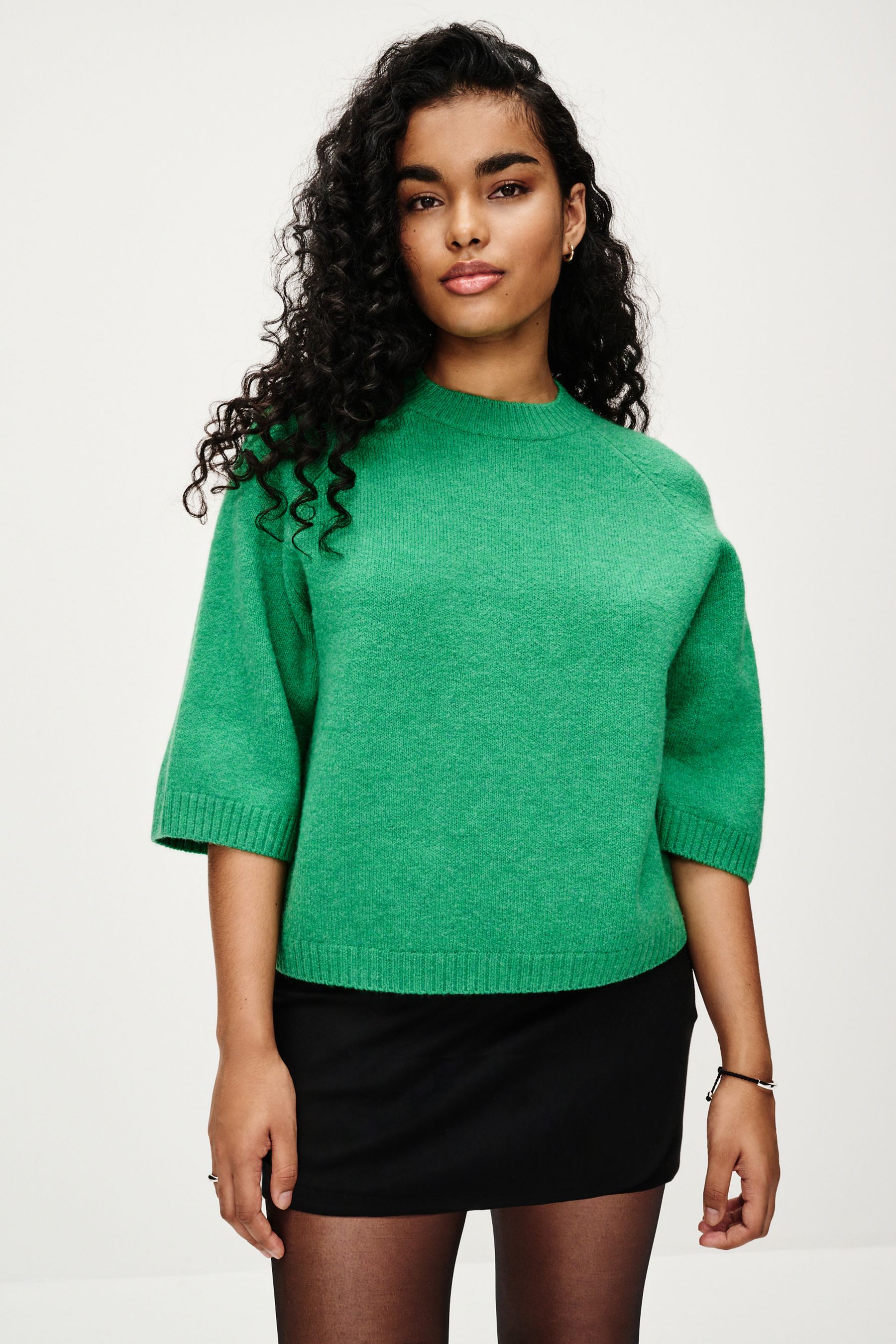 Short sleeve discount crew neck jumper