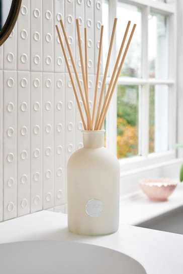 White Country Luxe Spa Retreat 1 Litre Lavender and Geranium Fragranced Reed Diffuser & Refill Set