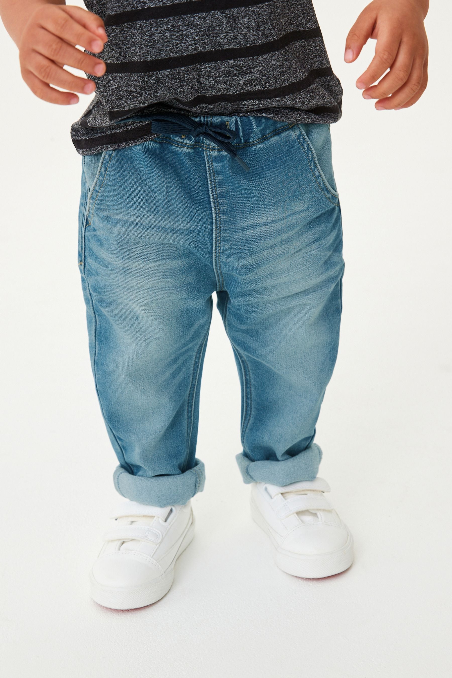 Juniors pull on jeans discount