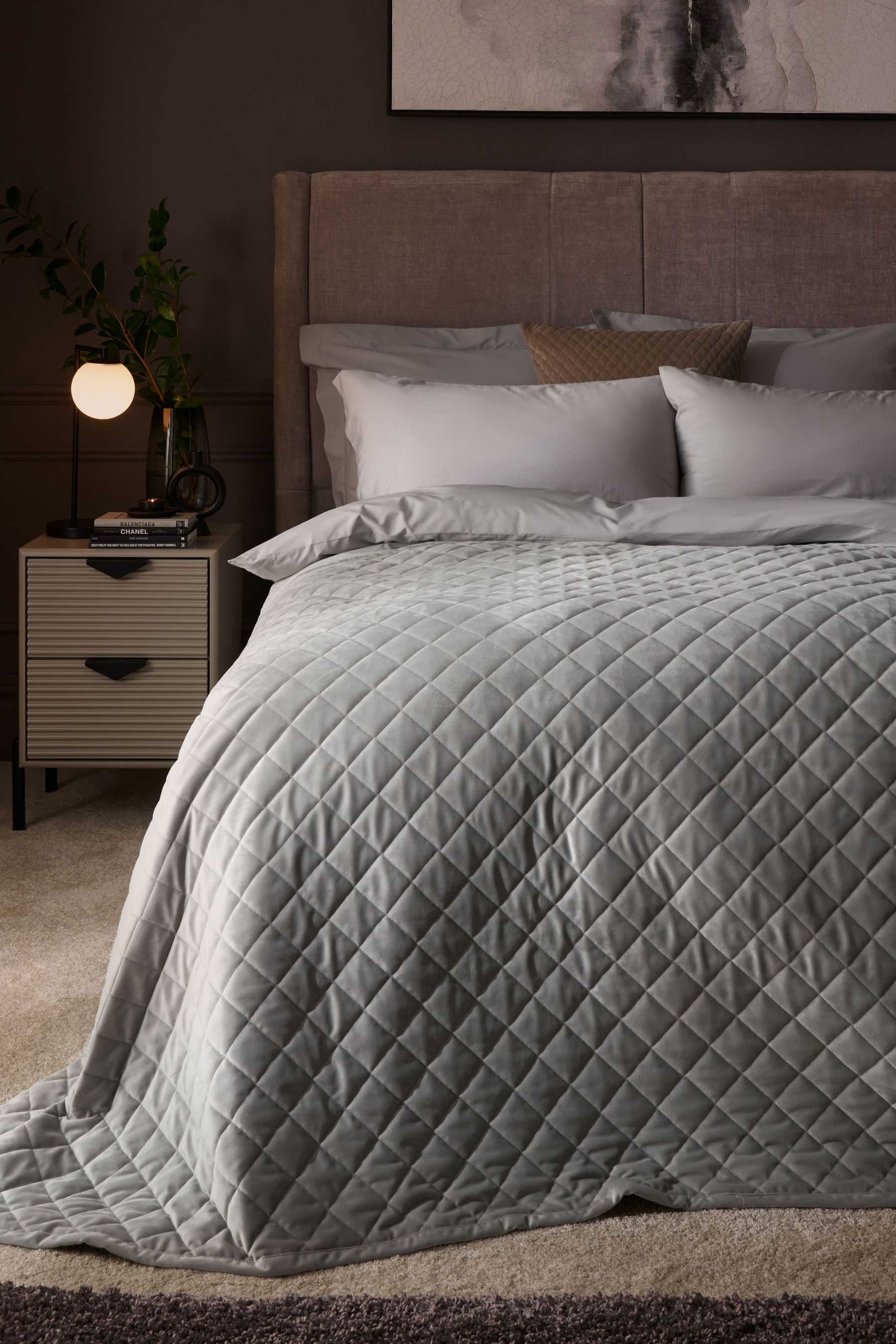 Silver bedspread deals