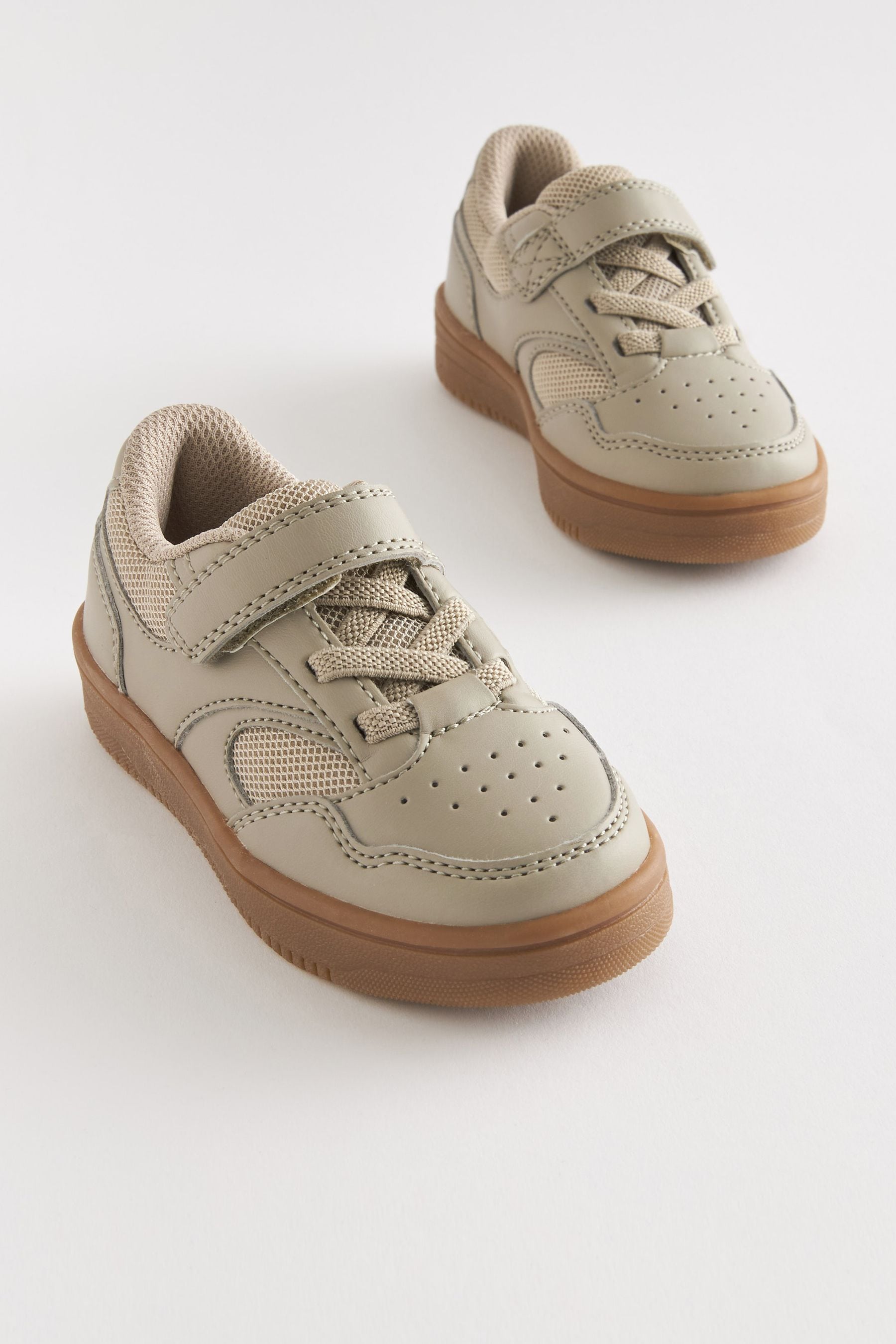 Skate shoes with best sale velcro strap