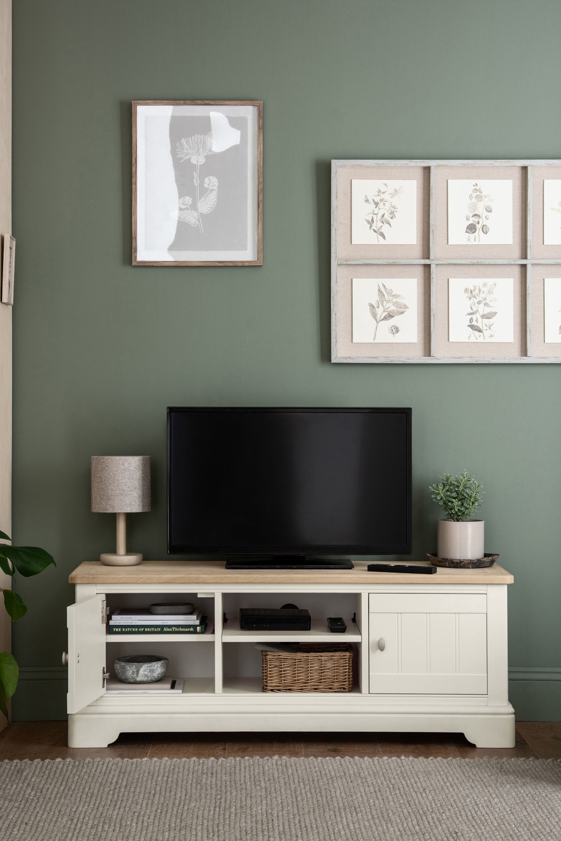Hampton shop entertainment center