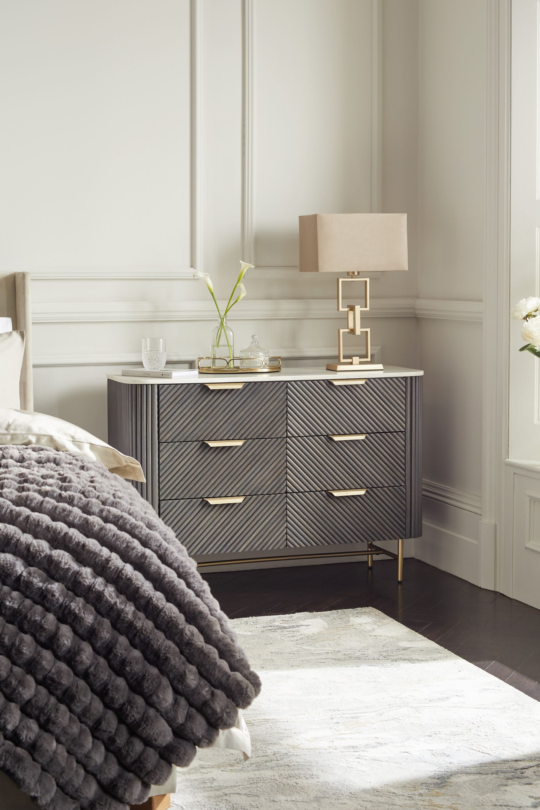 Dark chest online of drawers
