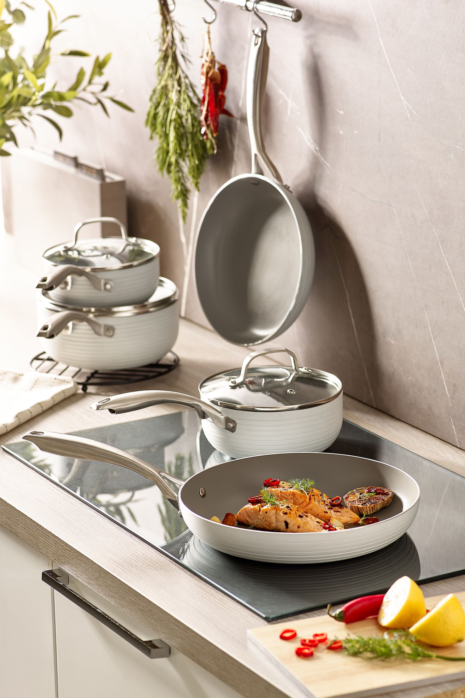 White clearance cookware set