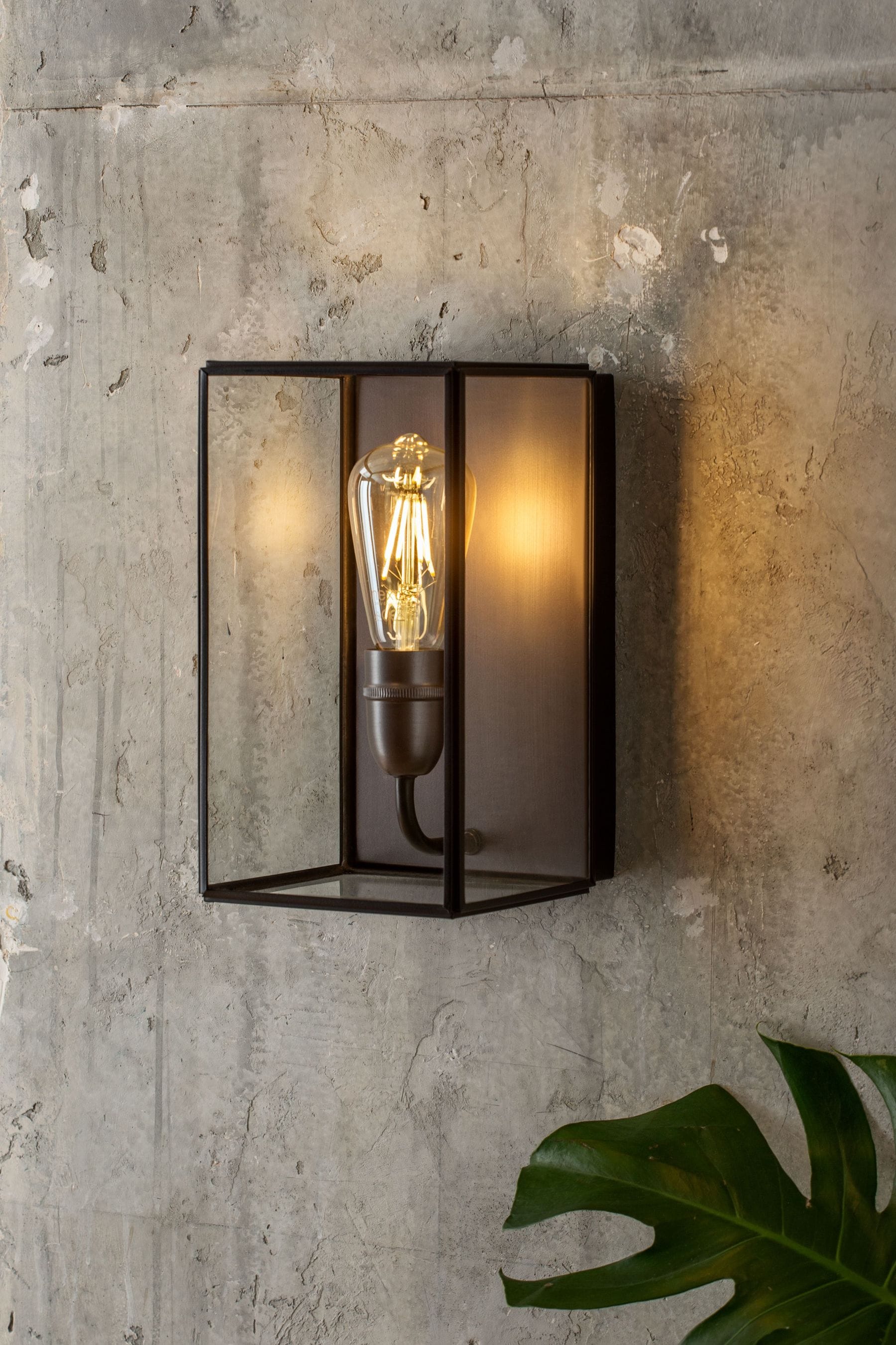 Box wall shop light indoor