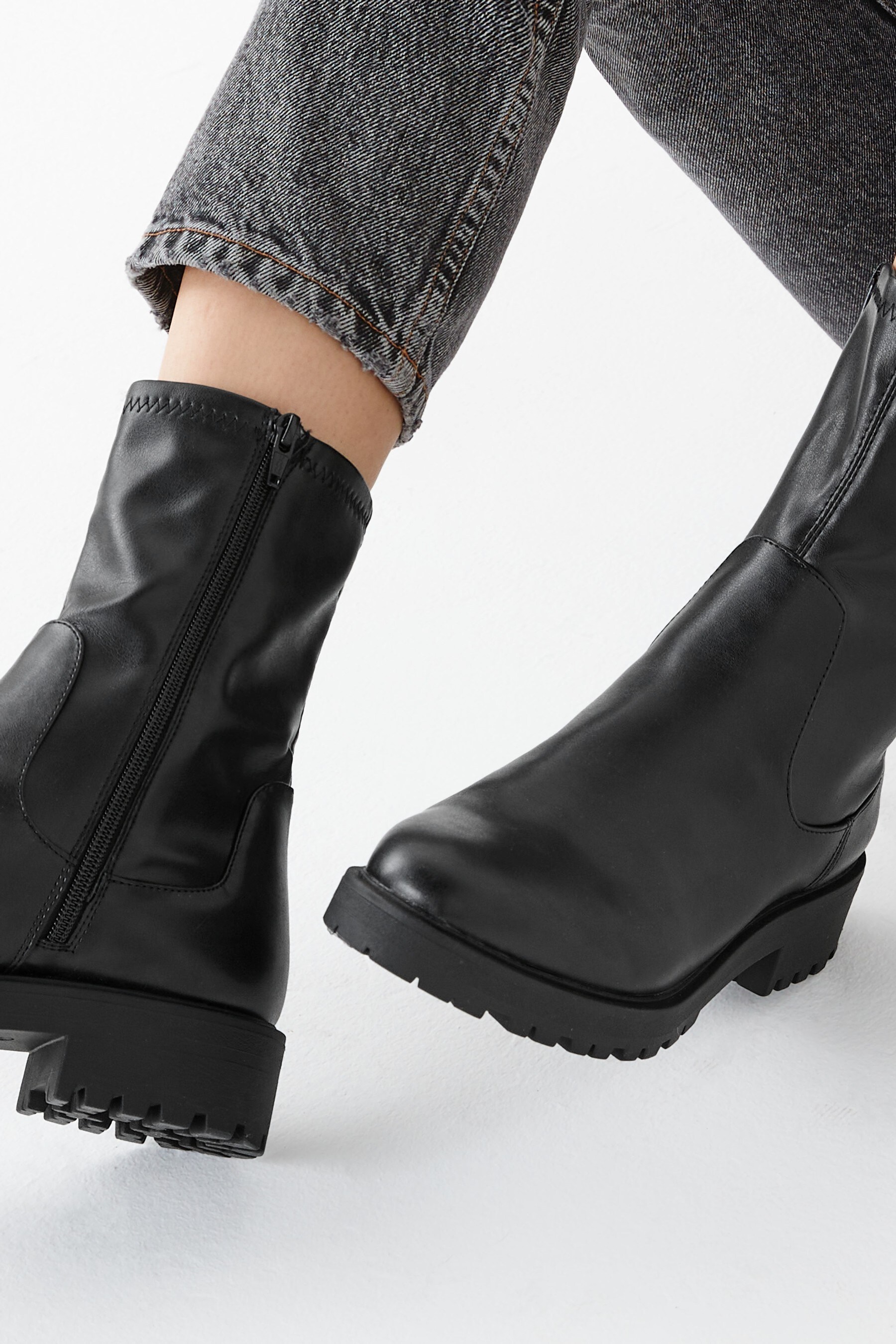 forever comfort casual chunky chelsea boots