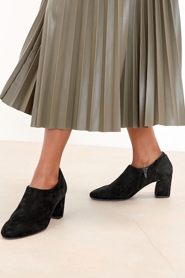 Black Suede Forever Comfort® with MotionFlex Closed Heels