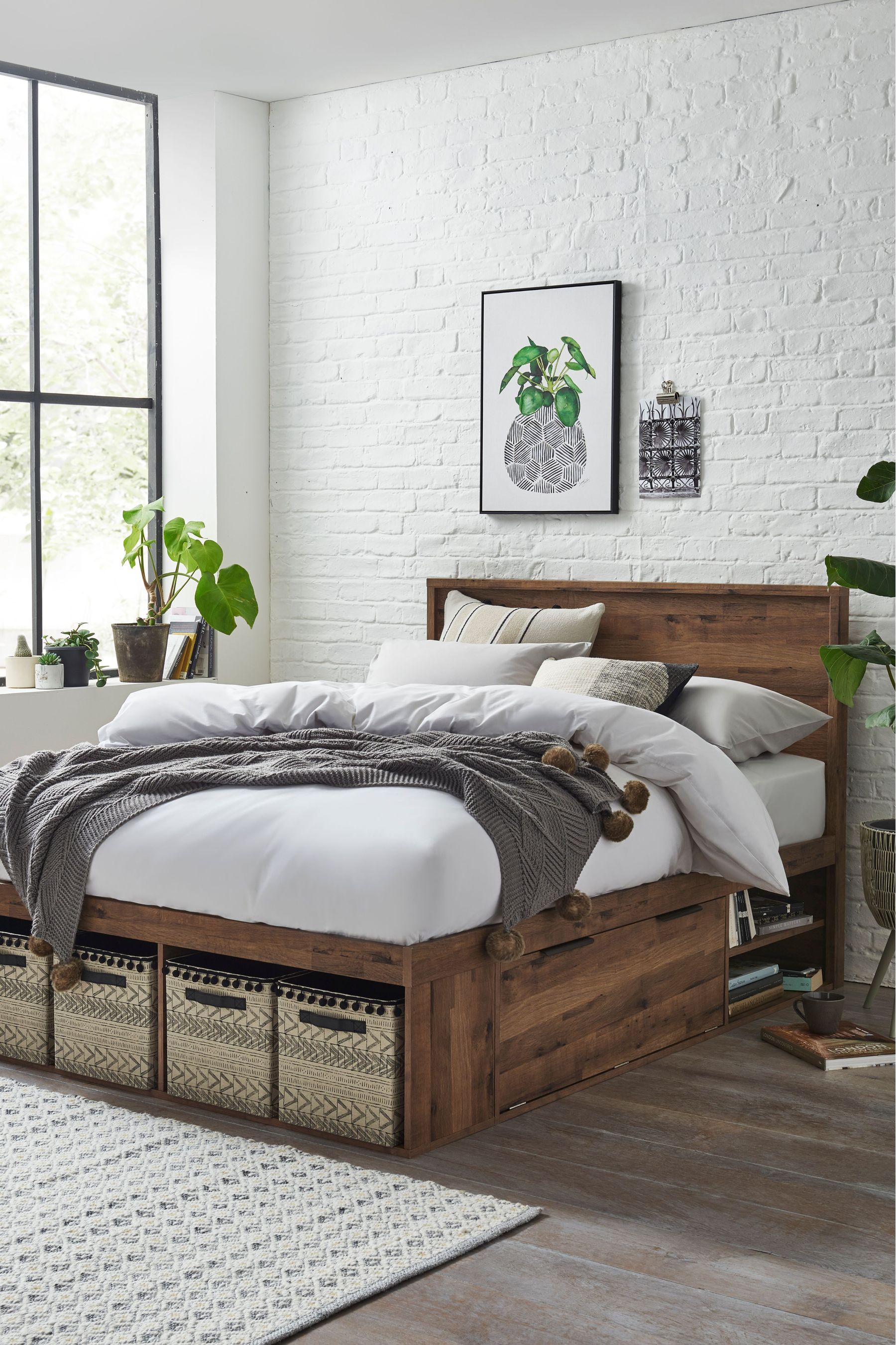 Oak platform outlet bed king