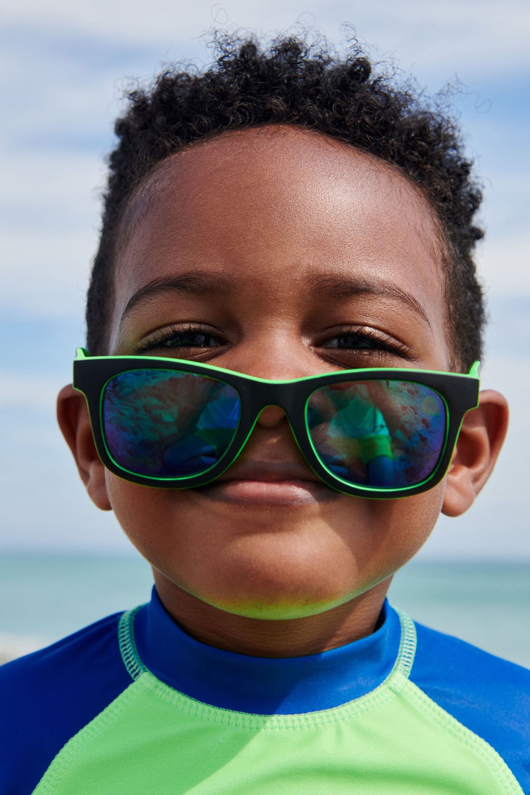 Black sunglasses top for boys