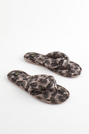 Bath & Body Works Black/Ecru Leaf Print Open Toe Slippers