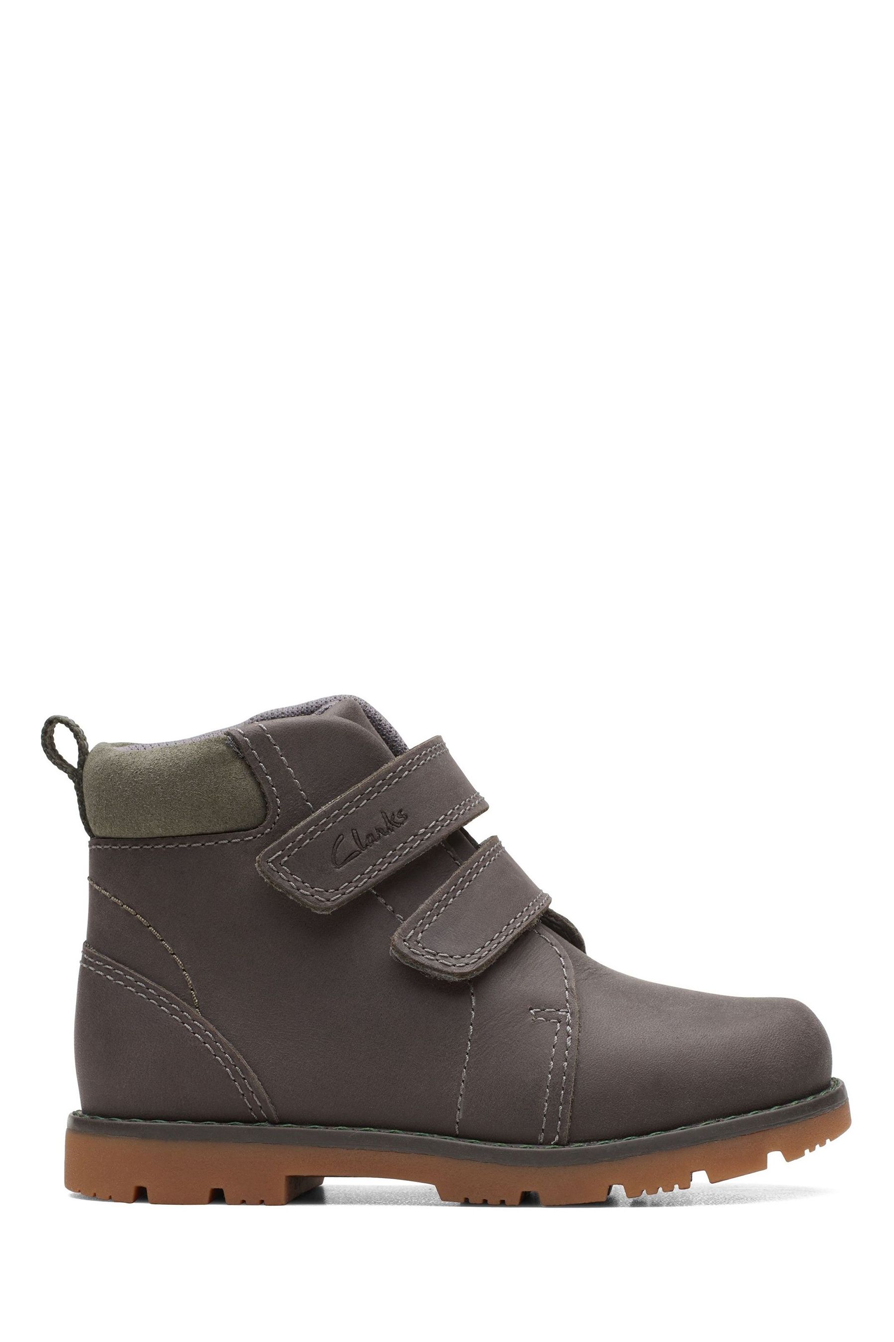 How do cheap clarks boots fit