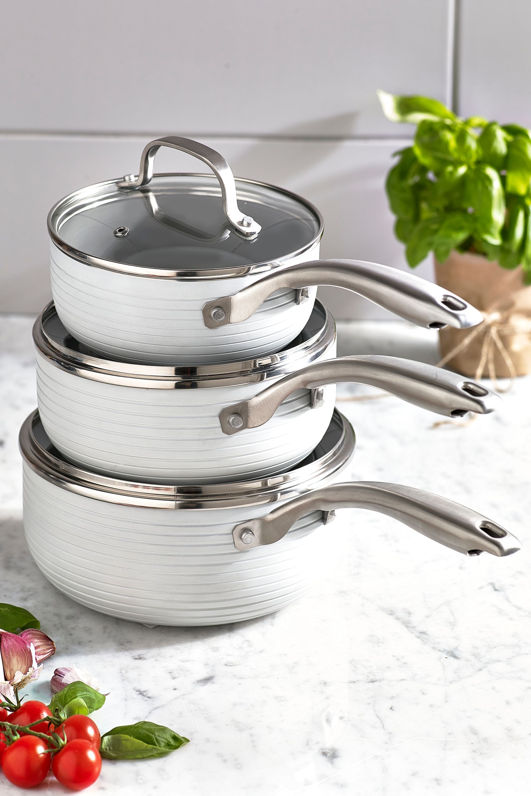 White clearance cookware set