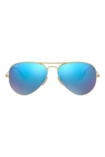 Bring retro style to any attire with this pair of Jax sunglasses from