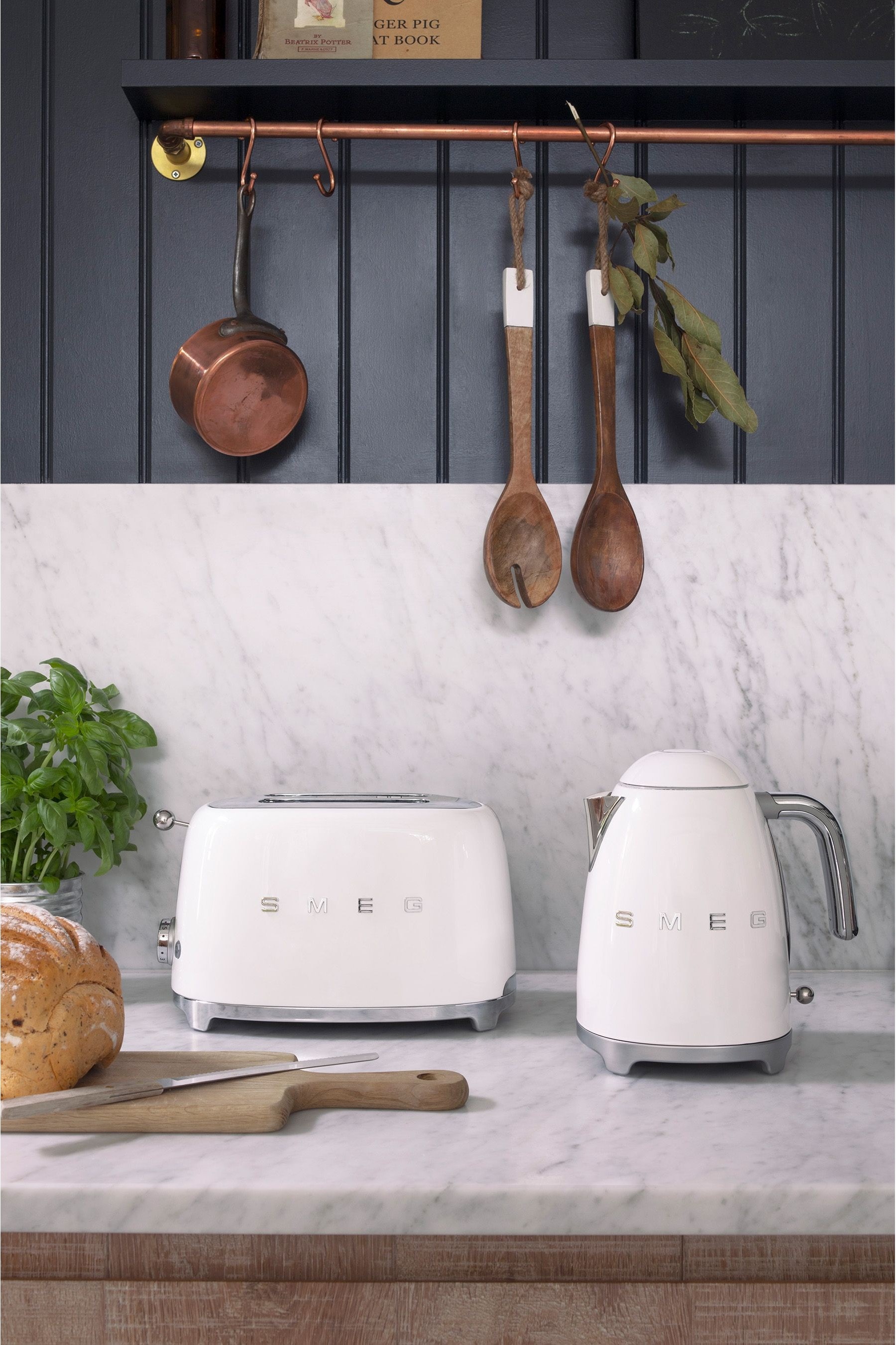 White top kettle smeg