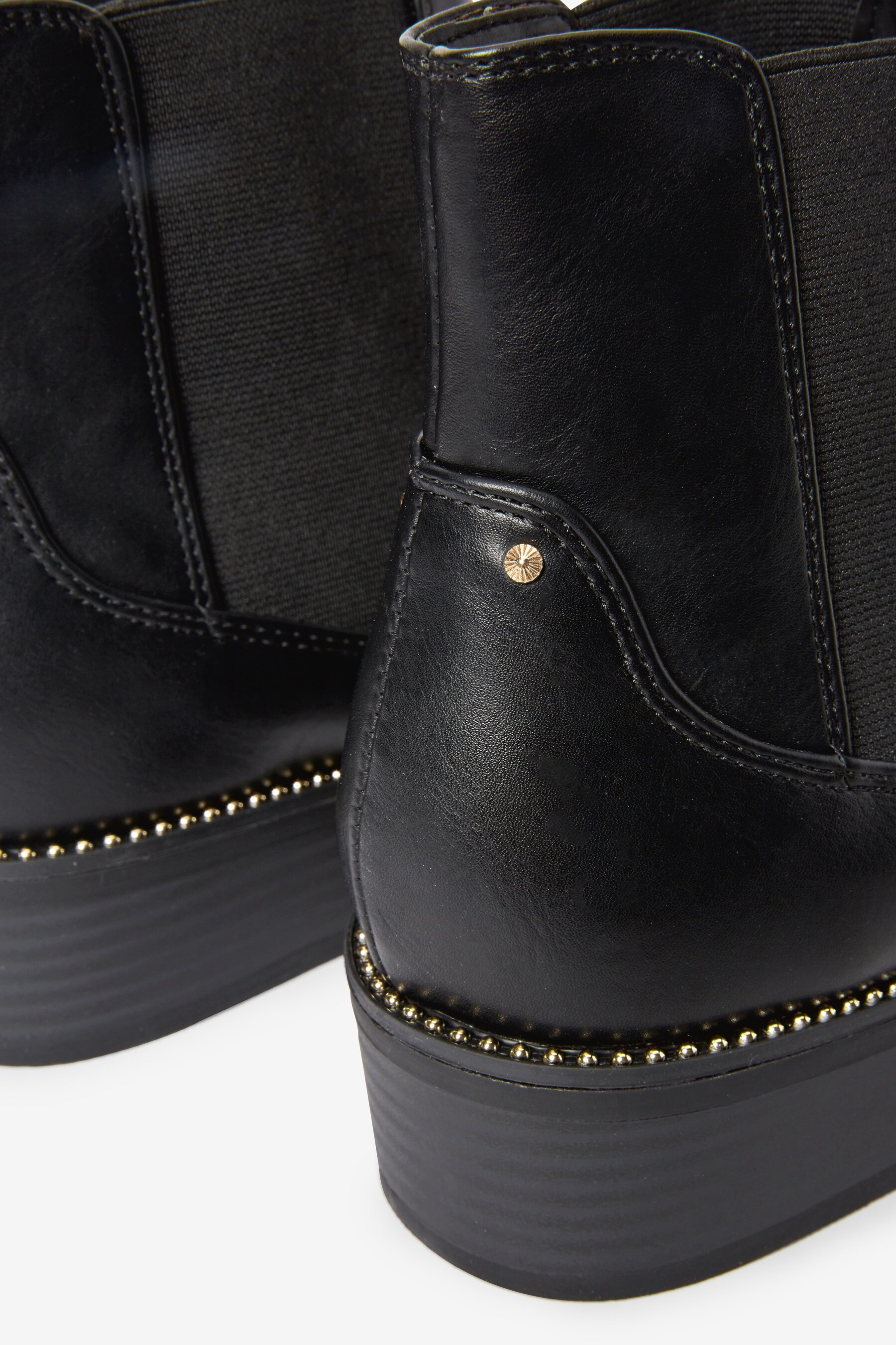 stud detail chelsea boots