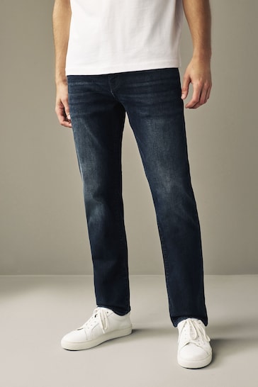 I jeans a gamba larga di includono due grandi tasche applicate sul davanti e sul retro