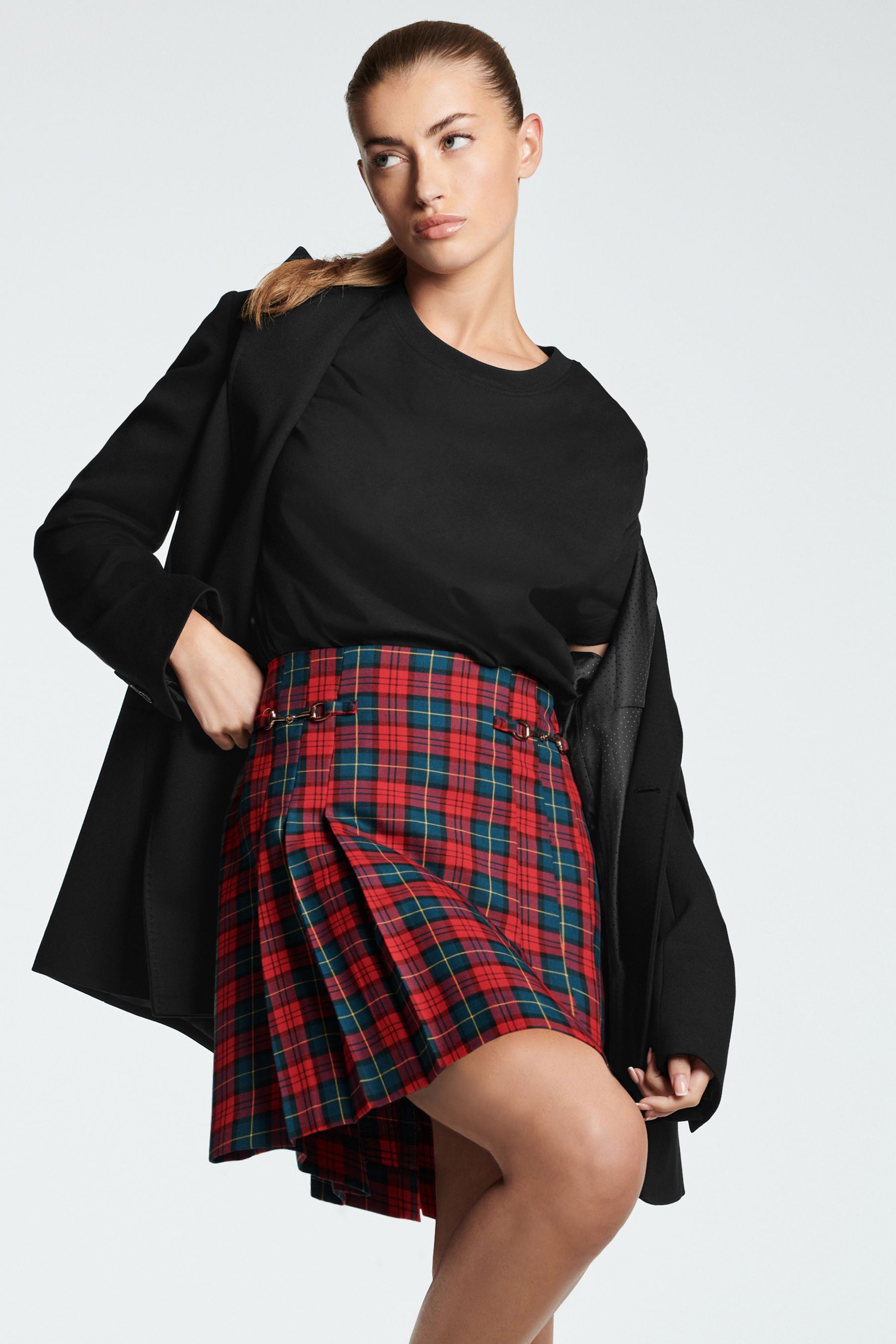 Short red shop pleated skirt uk