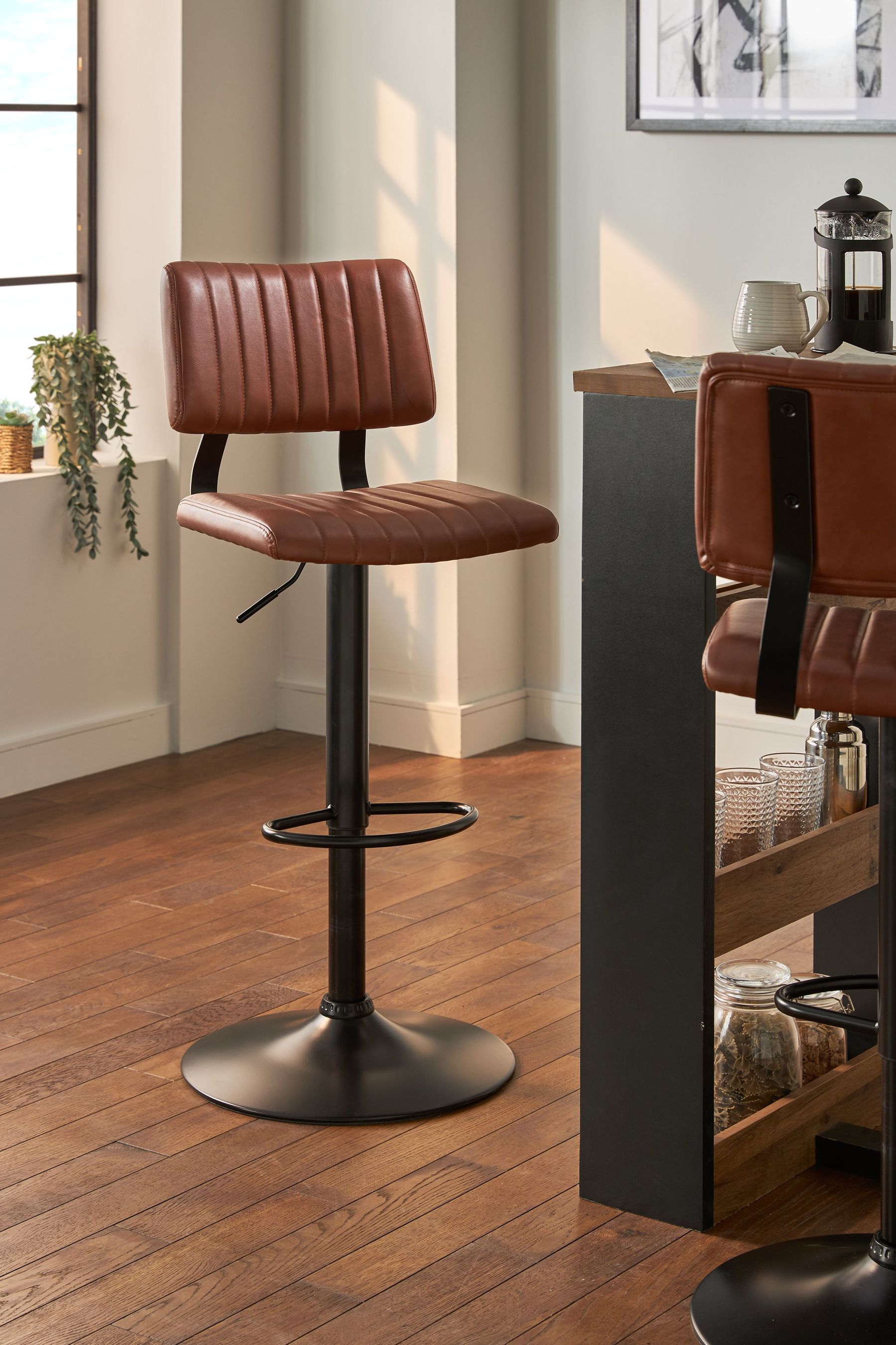 Tan leather swivel hot sale bar stools