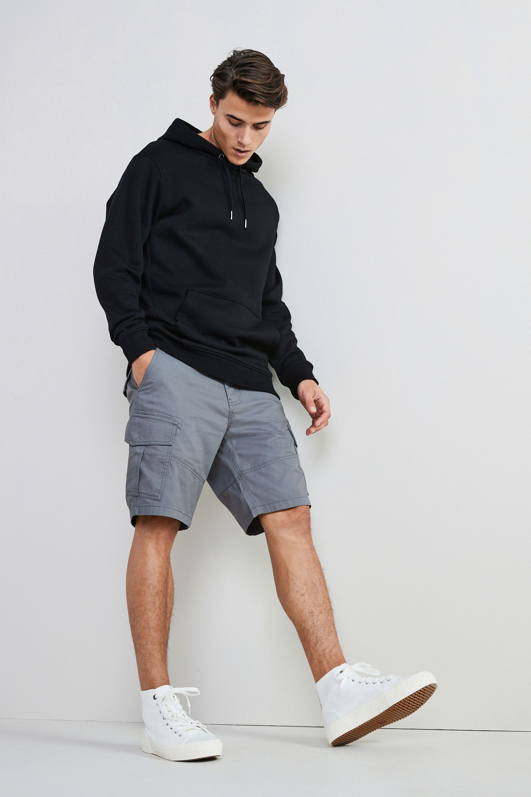 Grey sweat shorts outfit mens sales