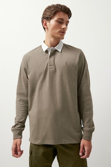 T-shirt with padded shoulders