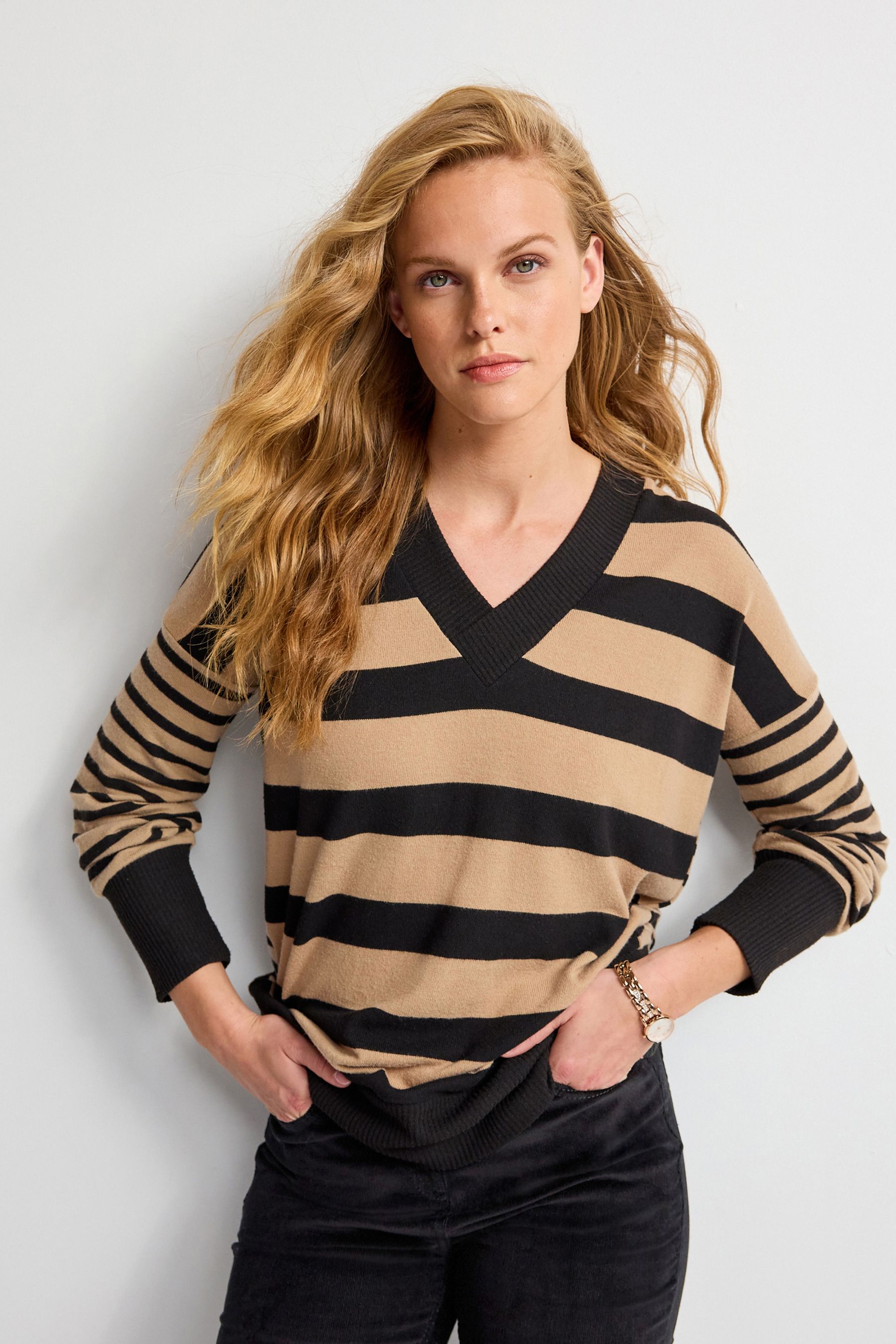 Lightweight online black jumper
