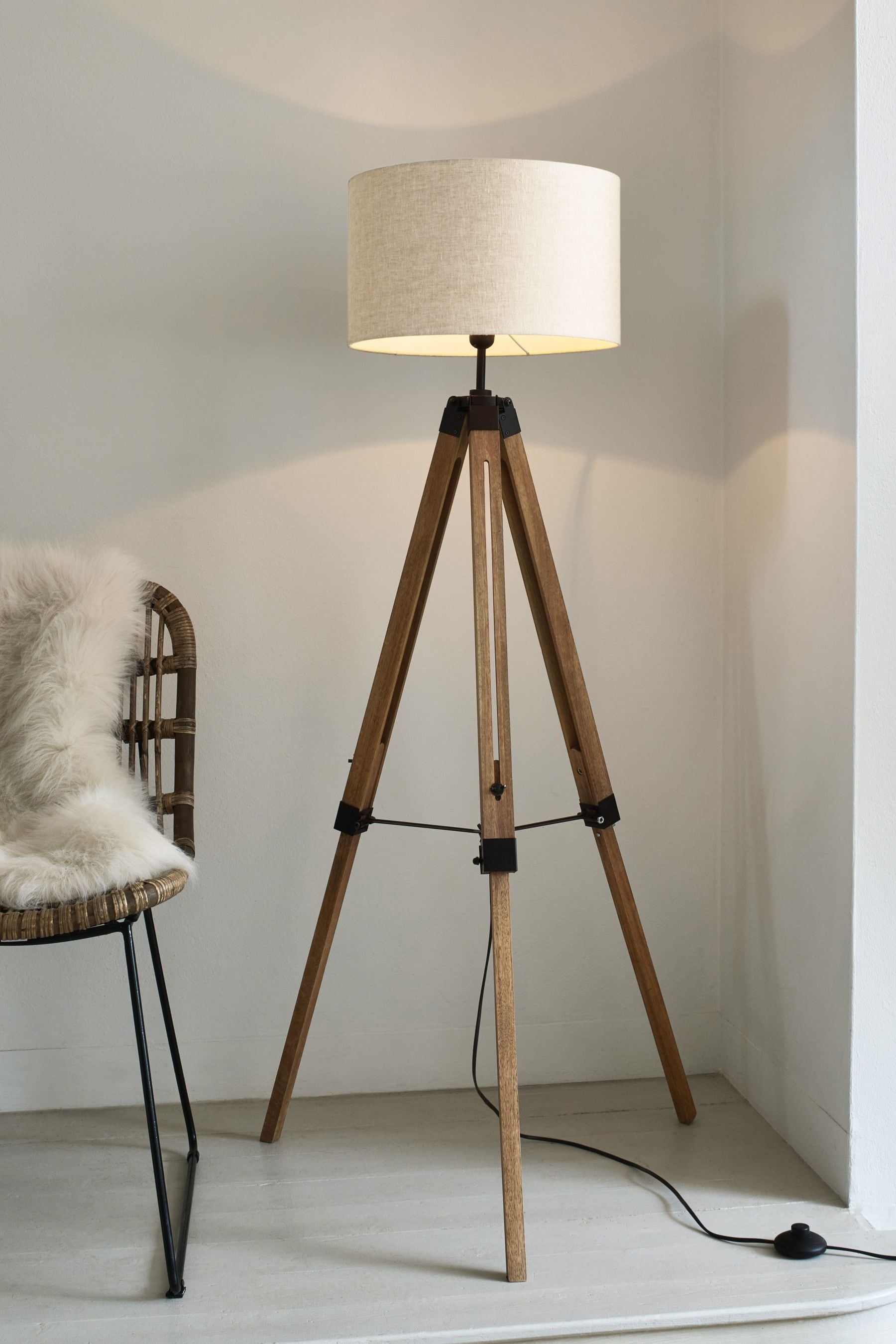 Bronx tripod hotsell floor lamp