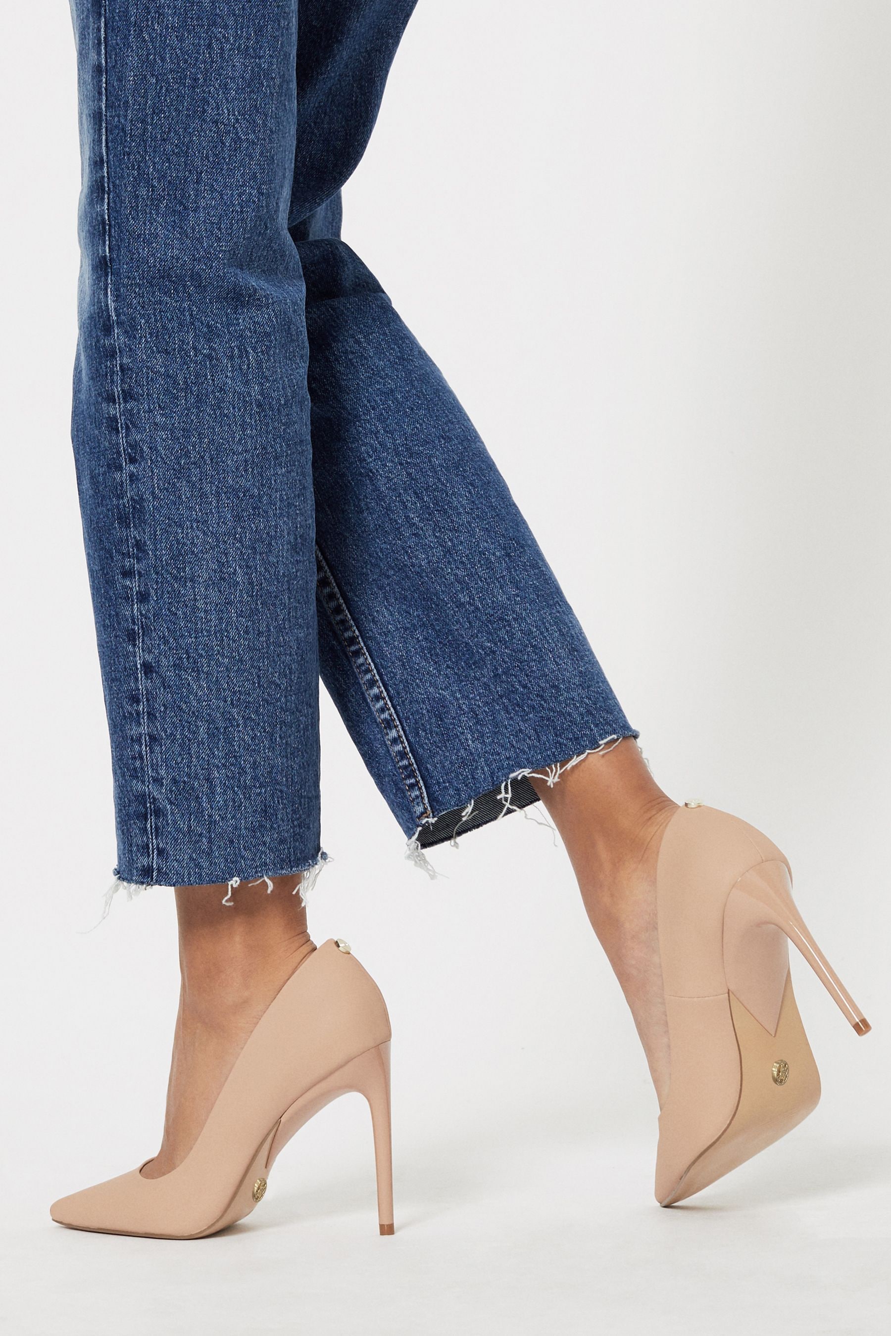 Nude court shop high heels